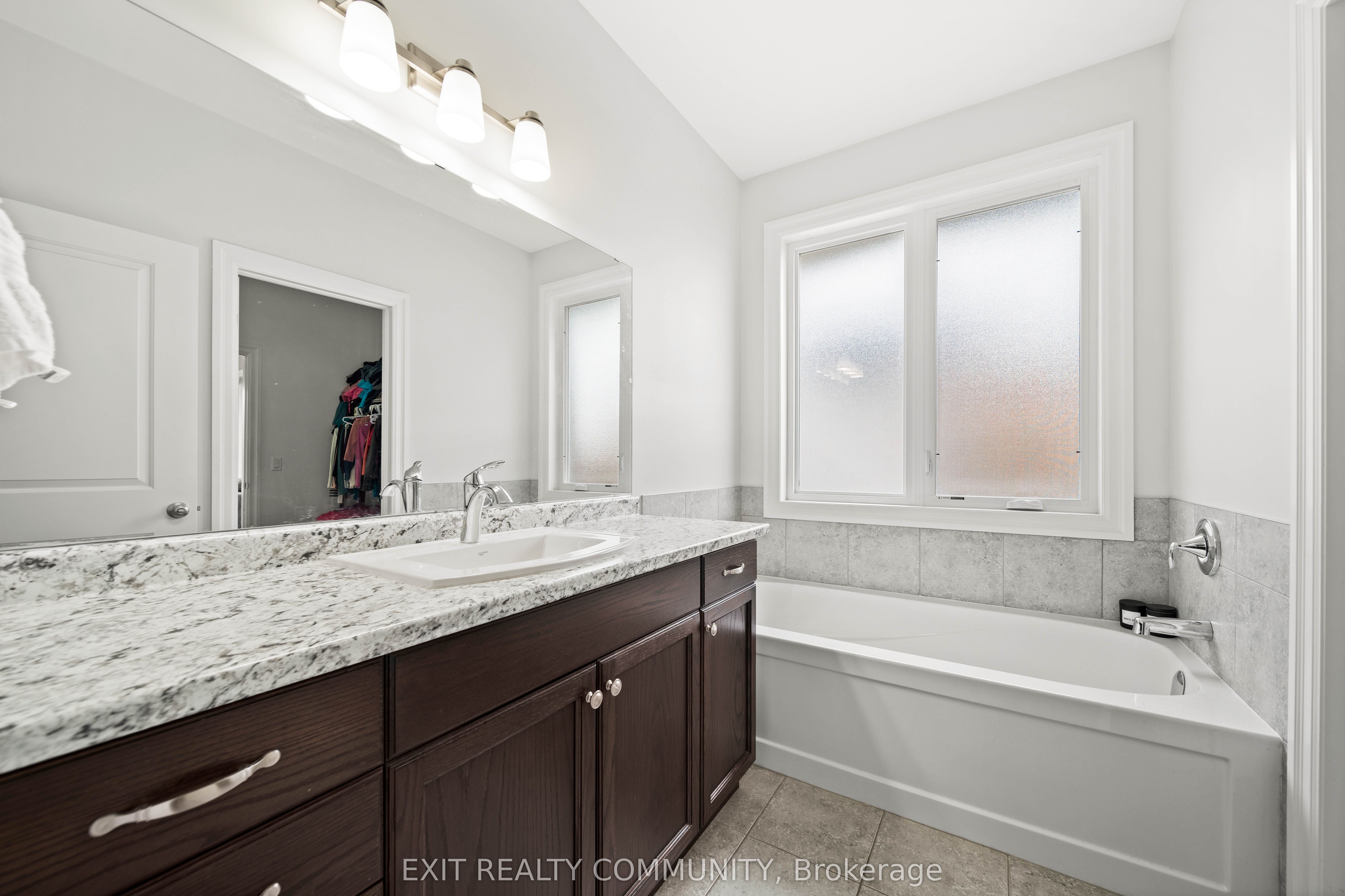 598 Bennett Crescent Property Photo 10