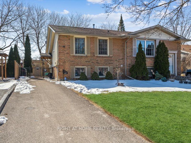 4 1/2 Leaside Drive Property Photo 1