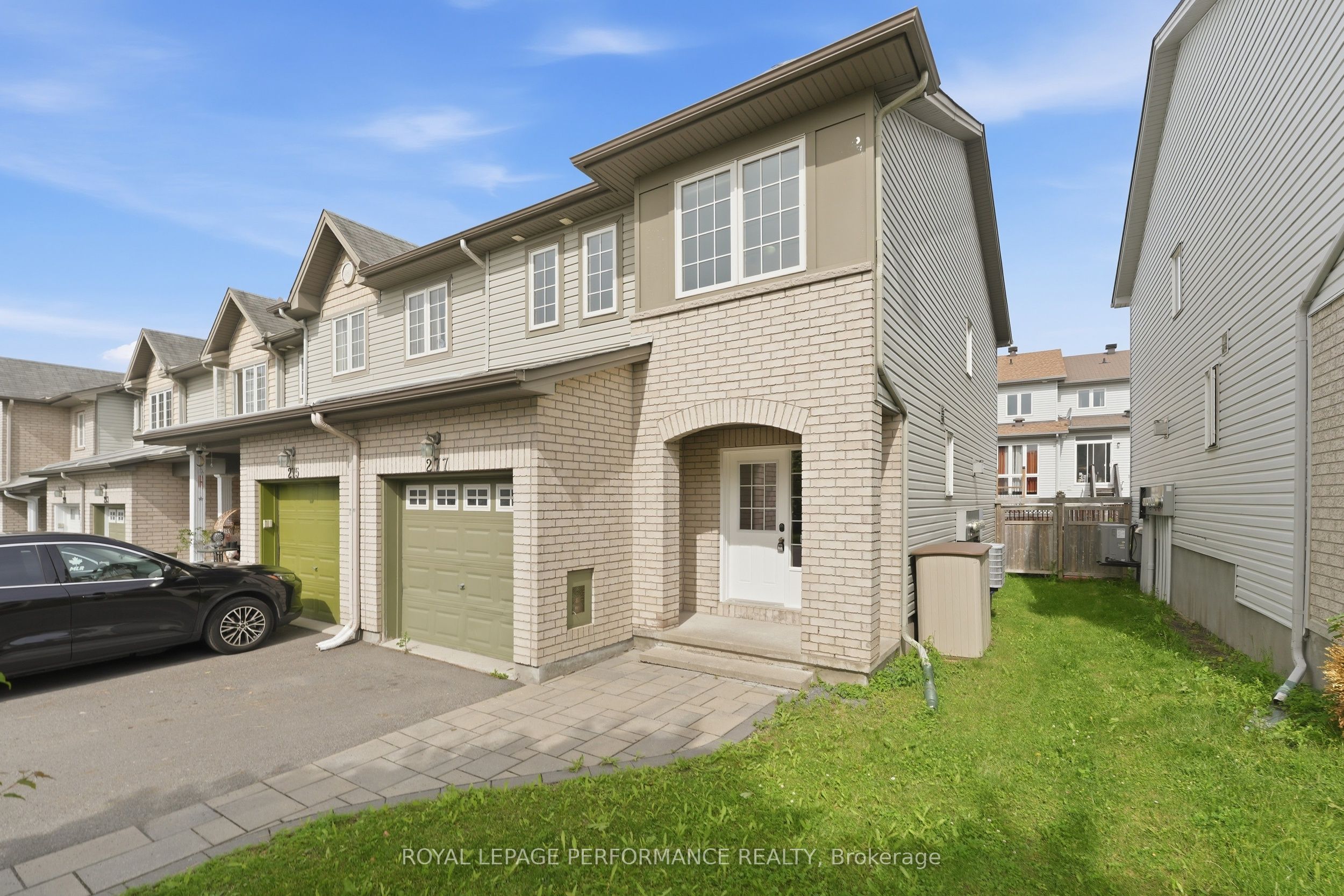 277 Rolling Meadow Crescent Property Photo 2