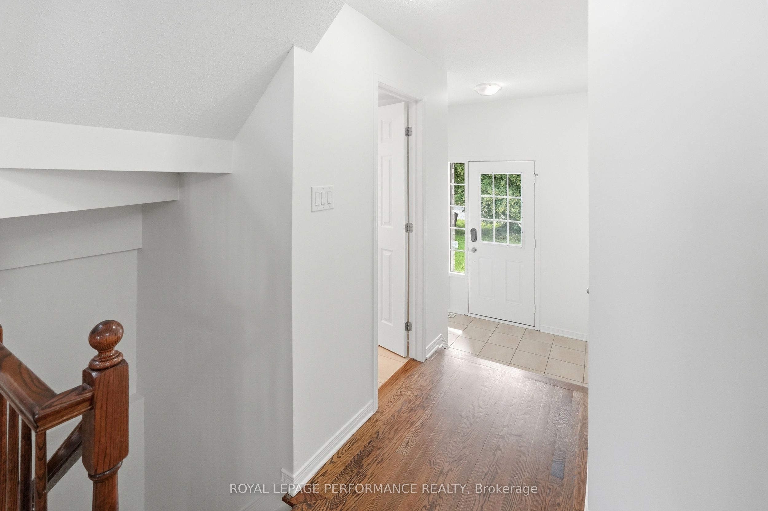 277 Rolling Meadow Crescent Property Photo 4