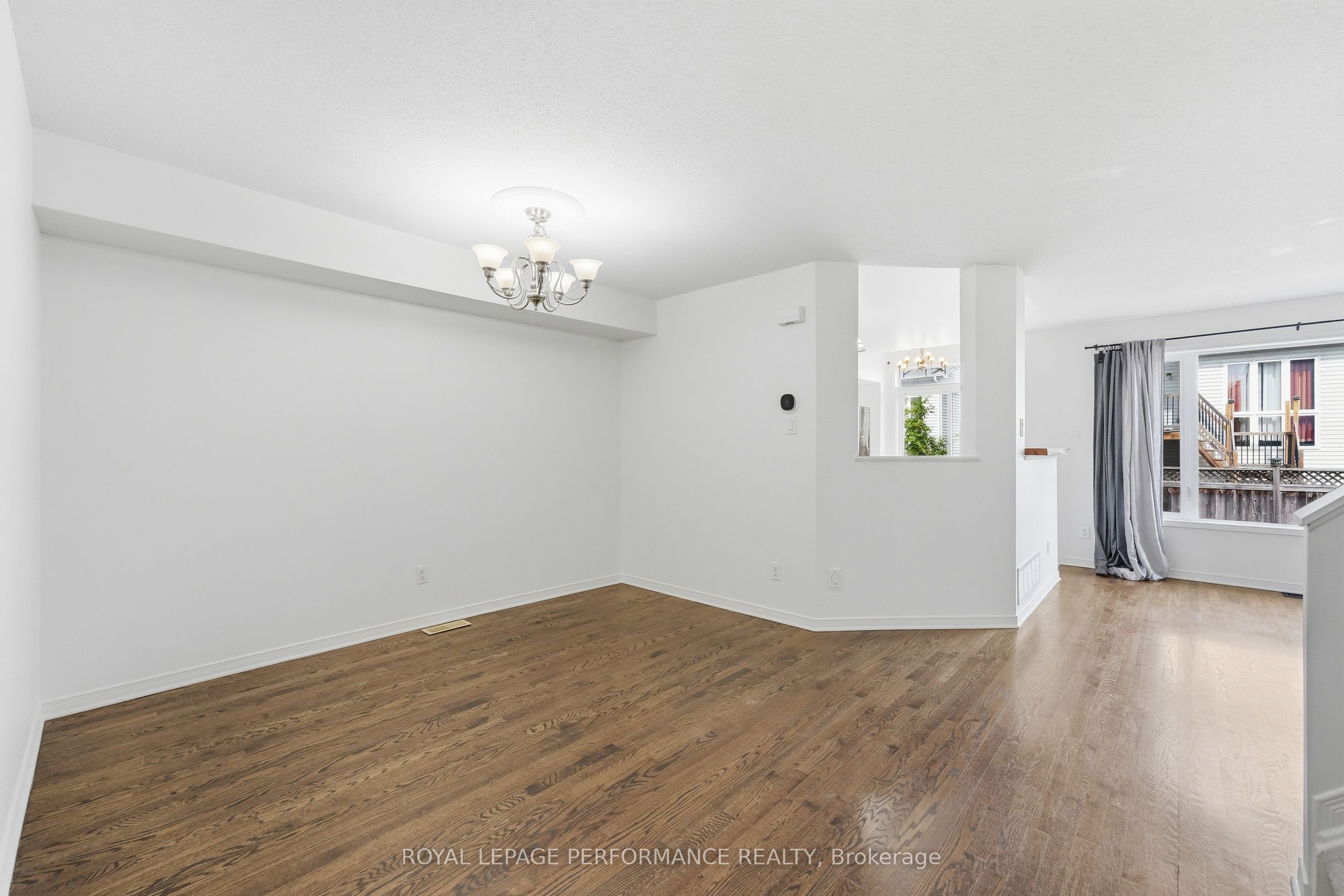 277 Rolling Meadow Crescent Property Photo 5