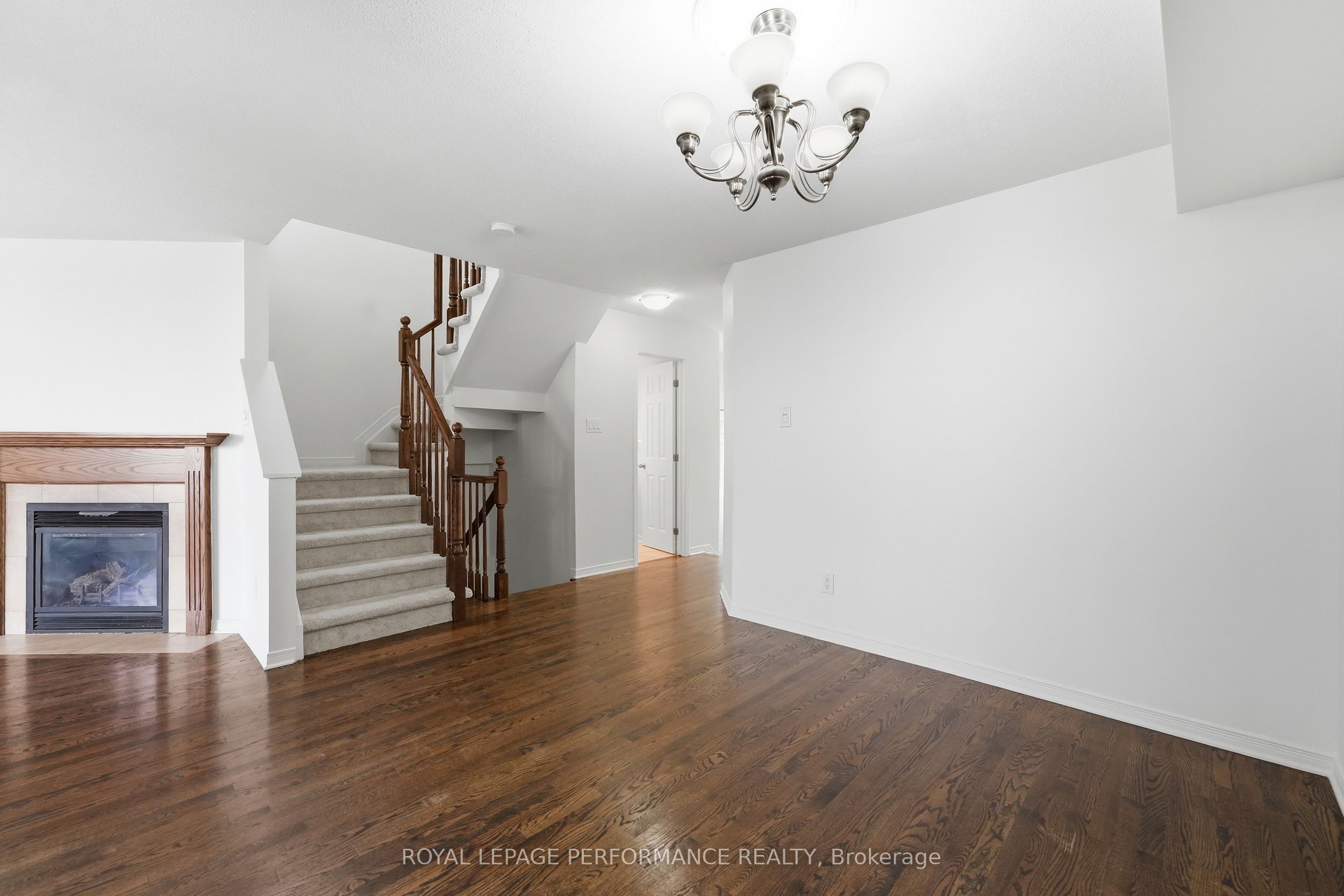 277 Rolling Meadow Crescent Property Photo 6