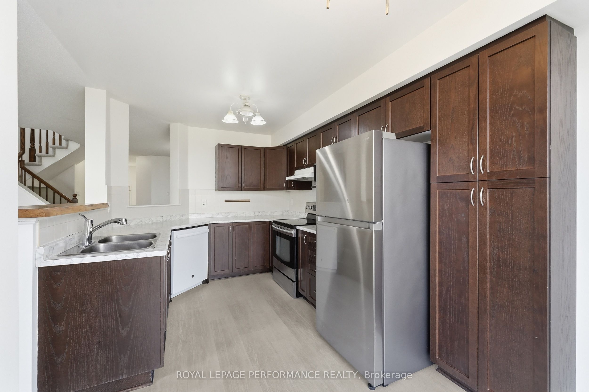 277 Rolling Meadow Crescent Property Photo 12