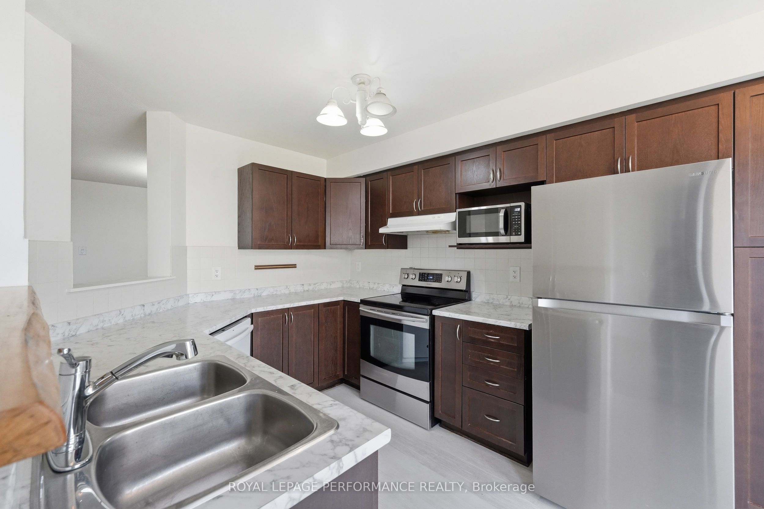 277 Rolling Meadow Crescent Property Photo 14