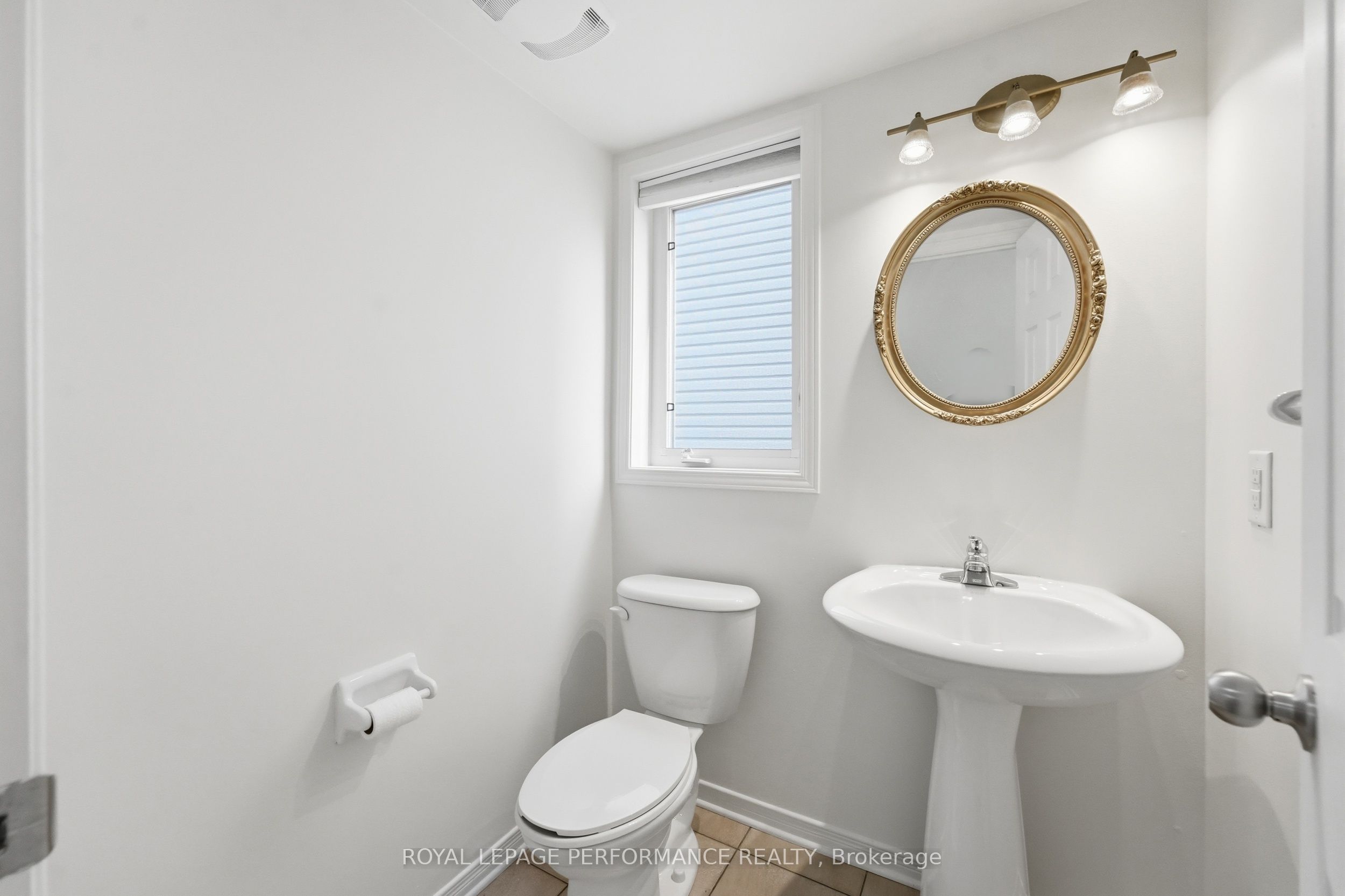277 Rolling Meadow Crescent Property Photo 16