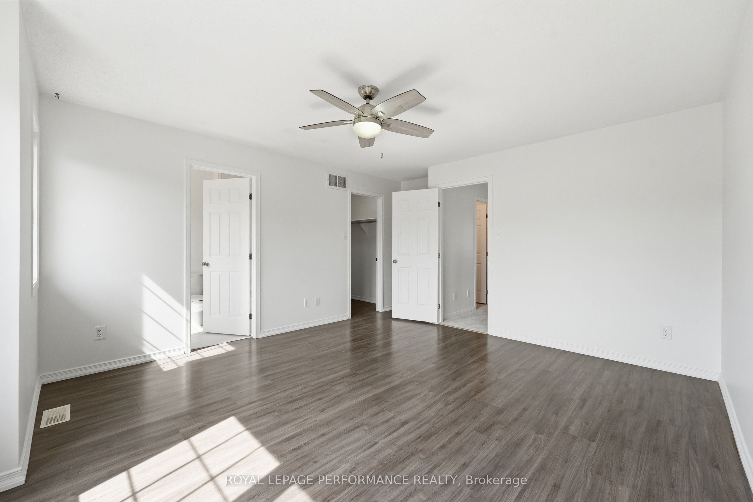 277 Rolling Meadow Crescent Property Photo 17