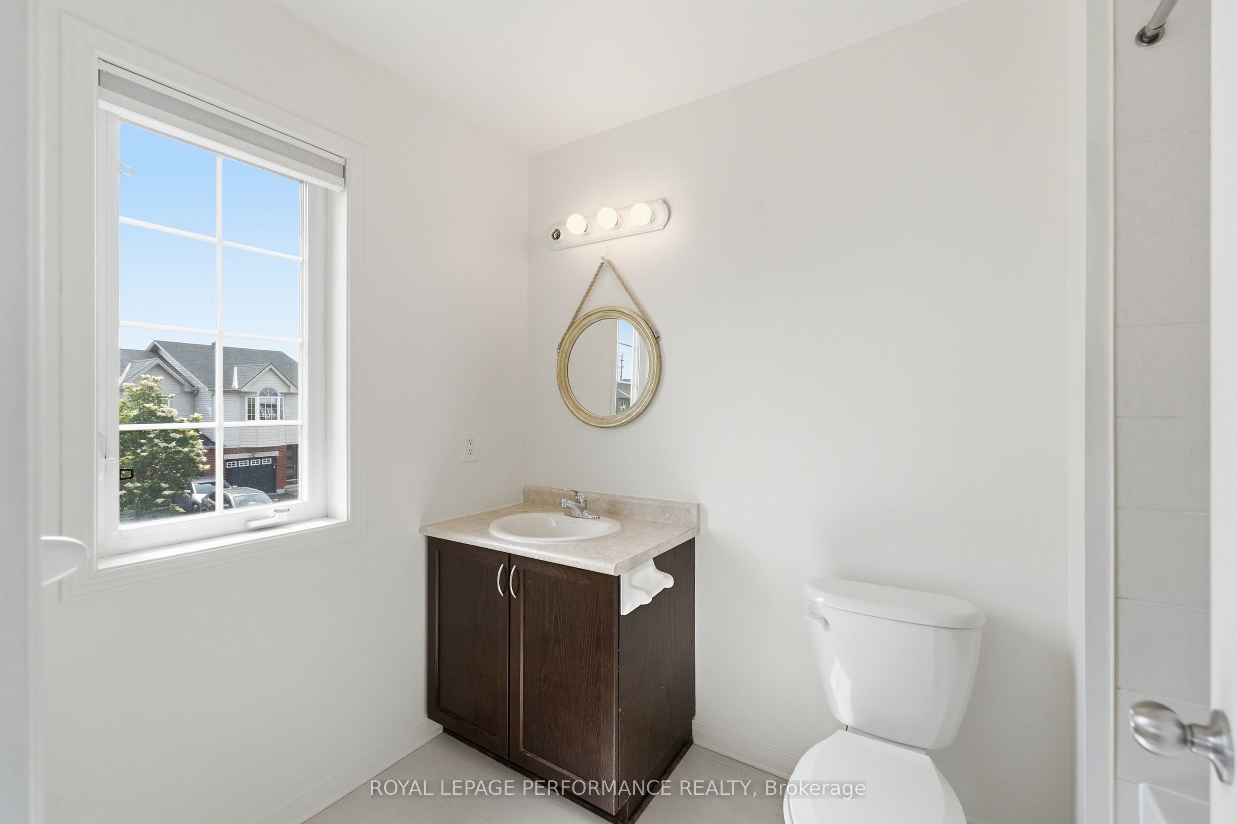 277 Rolling Meadow Crescent Property Photo 19