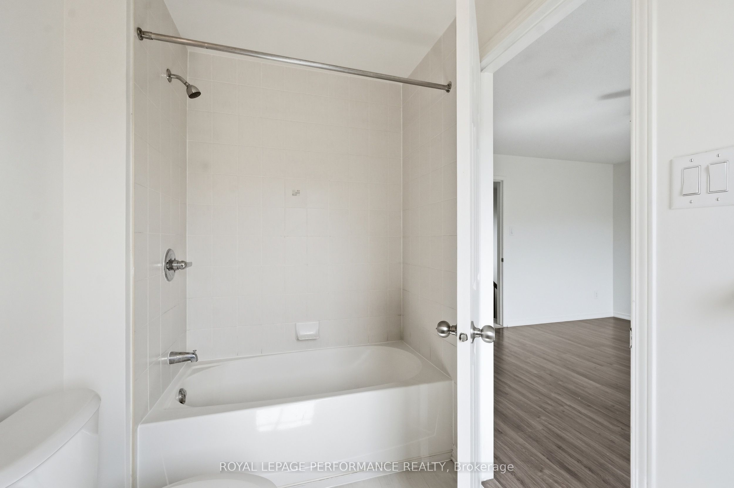 277 Rolling Meadow Crescent Property Photo 20