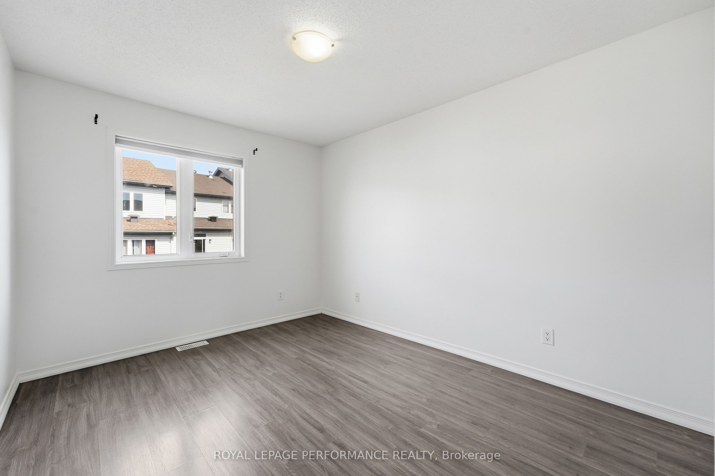 277 Rolling Meadow Crescent Property Photo 22