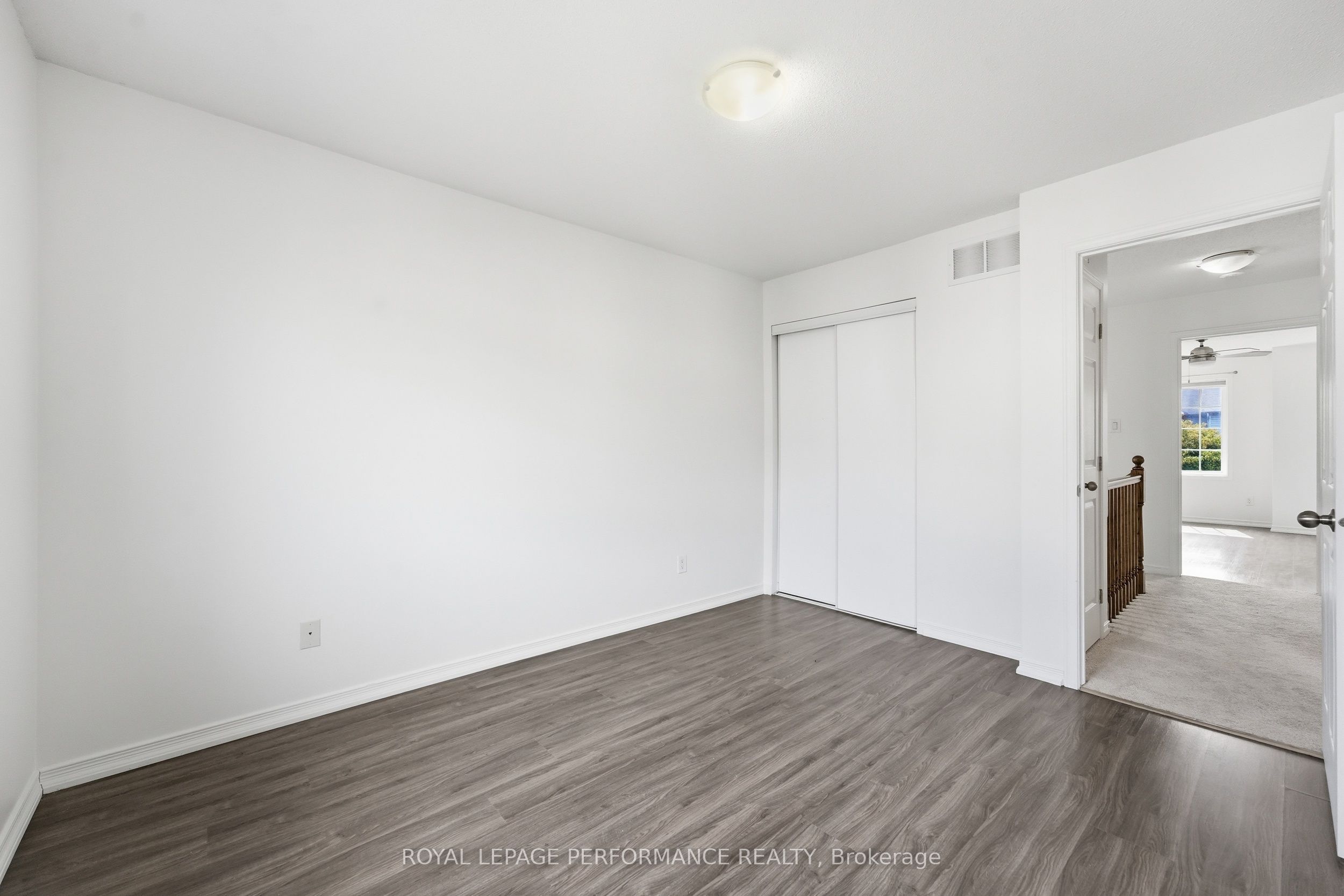 277 Rolling Meadow Crescent Property Photo 23