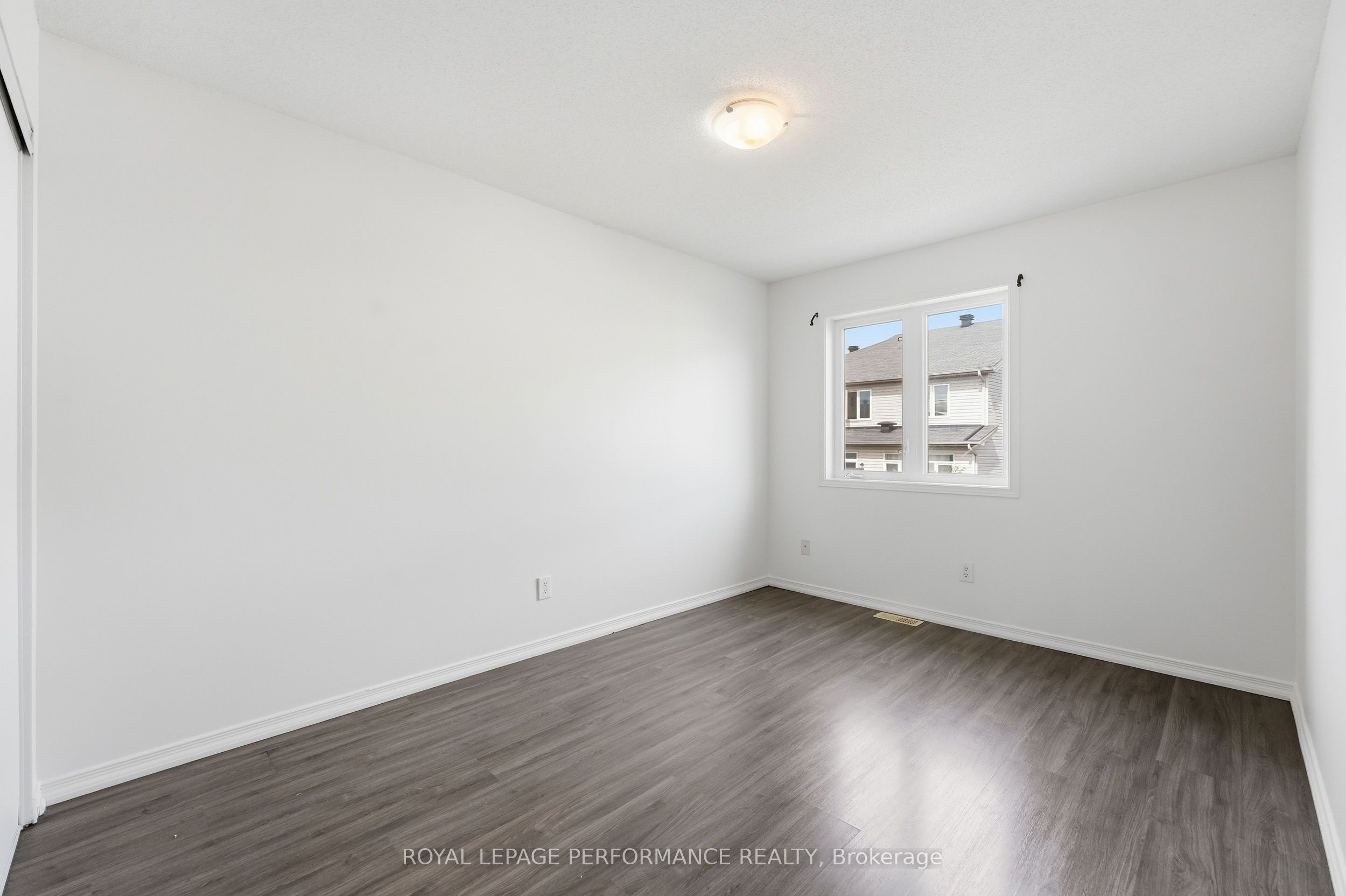 277 Rolling Meadow Crescent Property Photo 24
