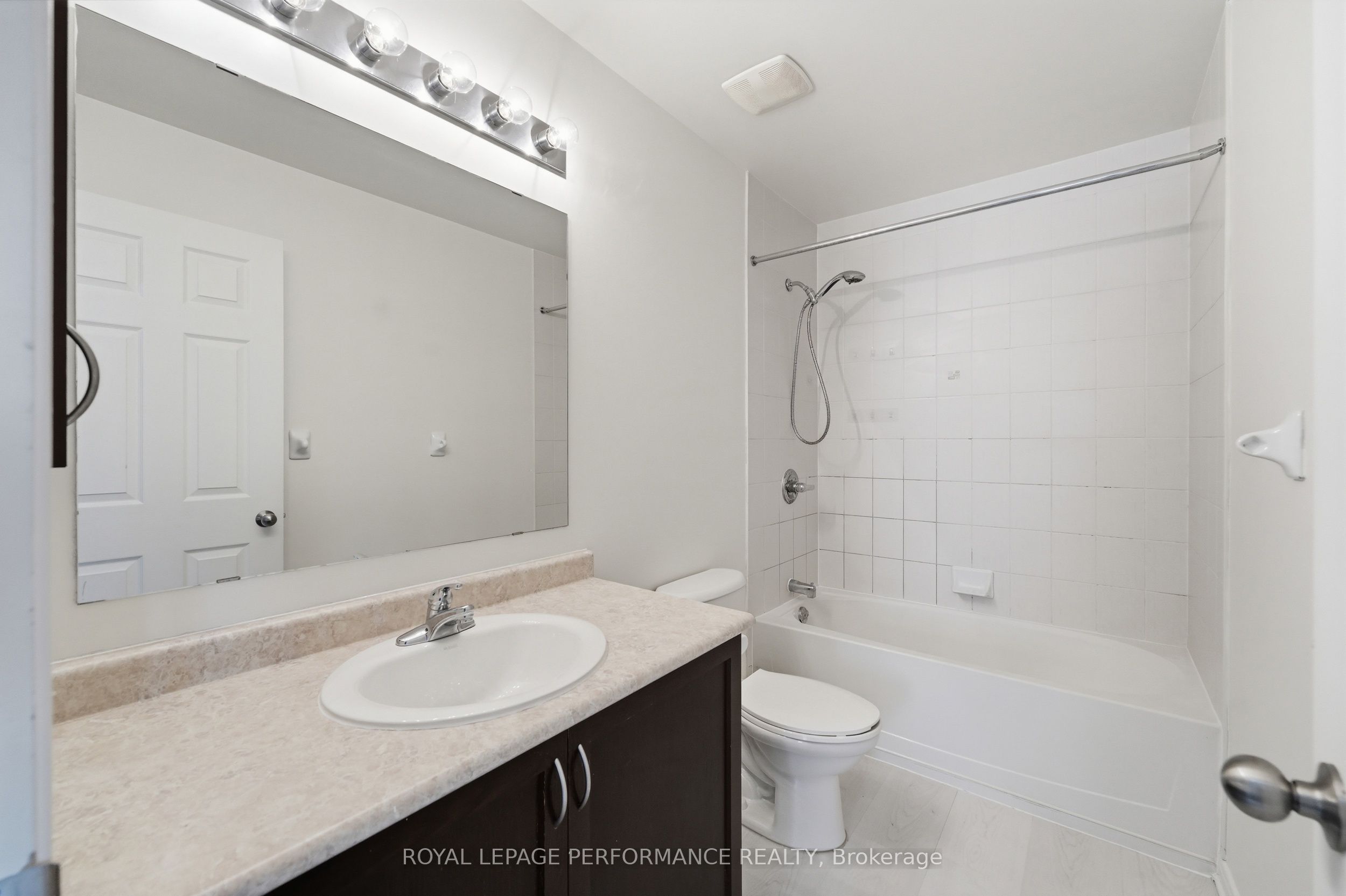 277 Rolling Meadow Crescent Property Photo 26
