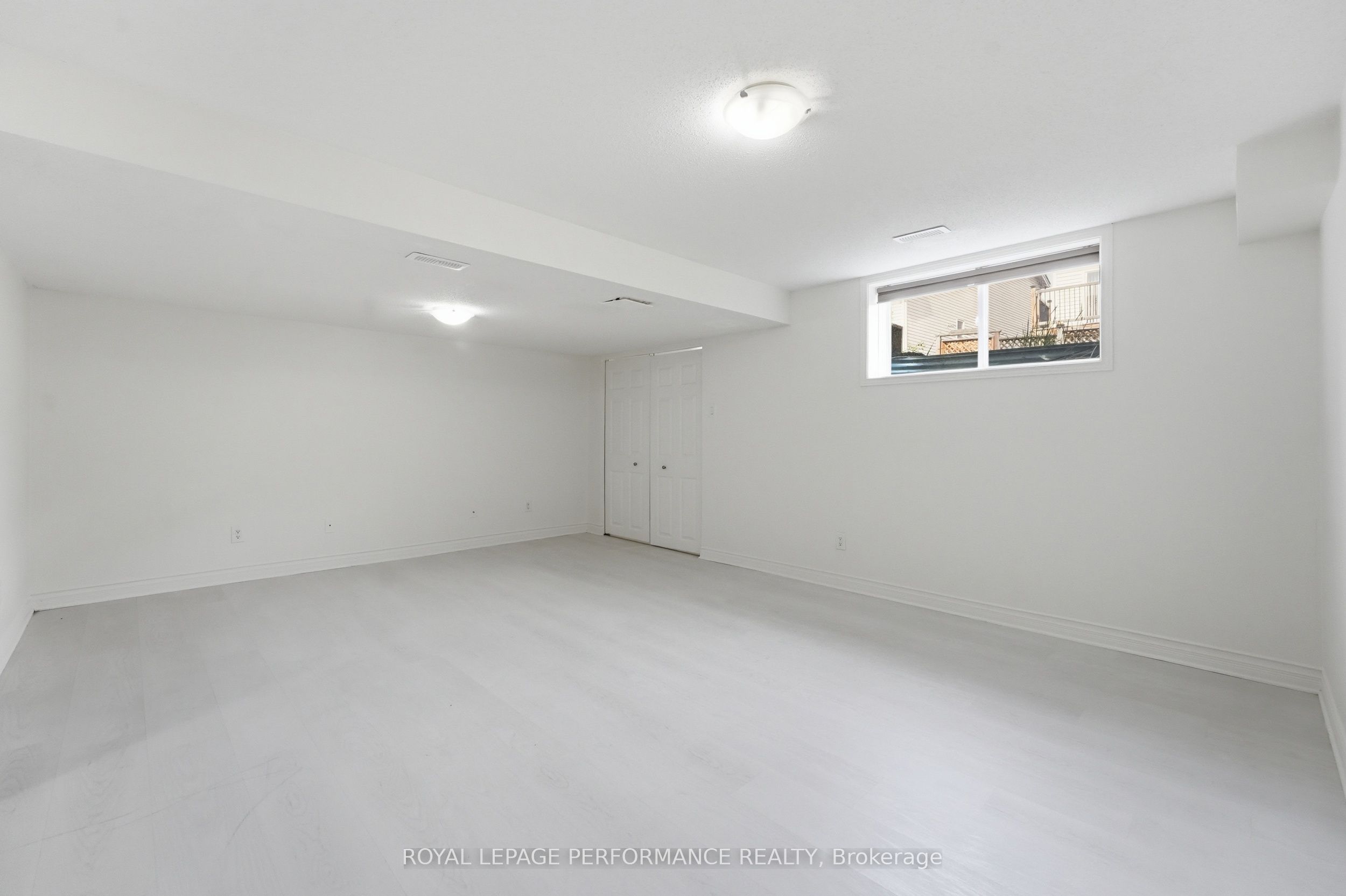 277 Rolling Meadow Crescent Property Photo 27