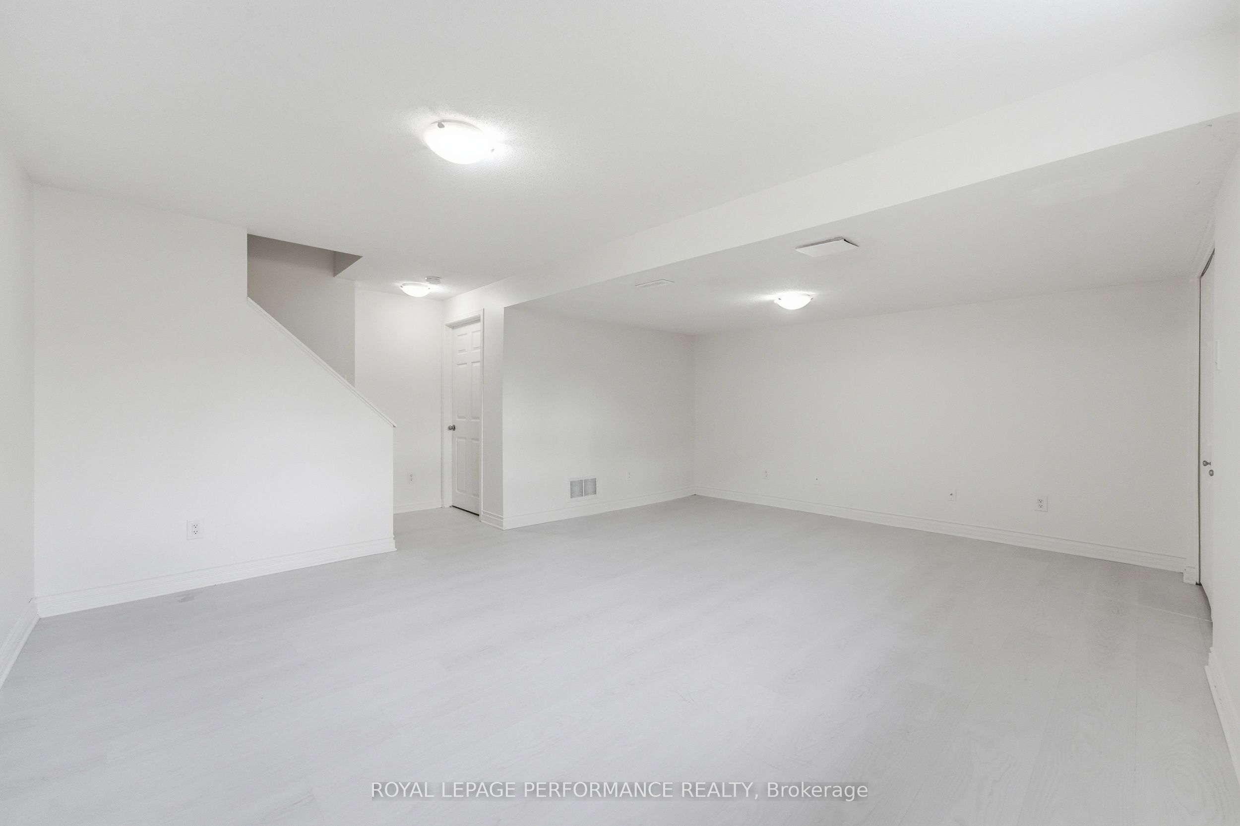 277 Rolling Meadow Crescent Property Photo 28