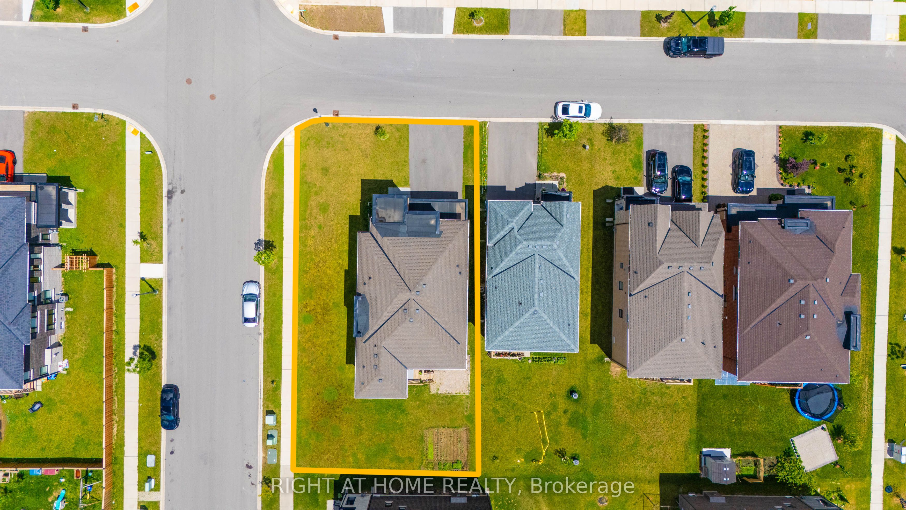 1104 Edinburgh Drive Property Photo 4