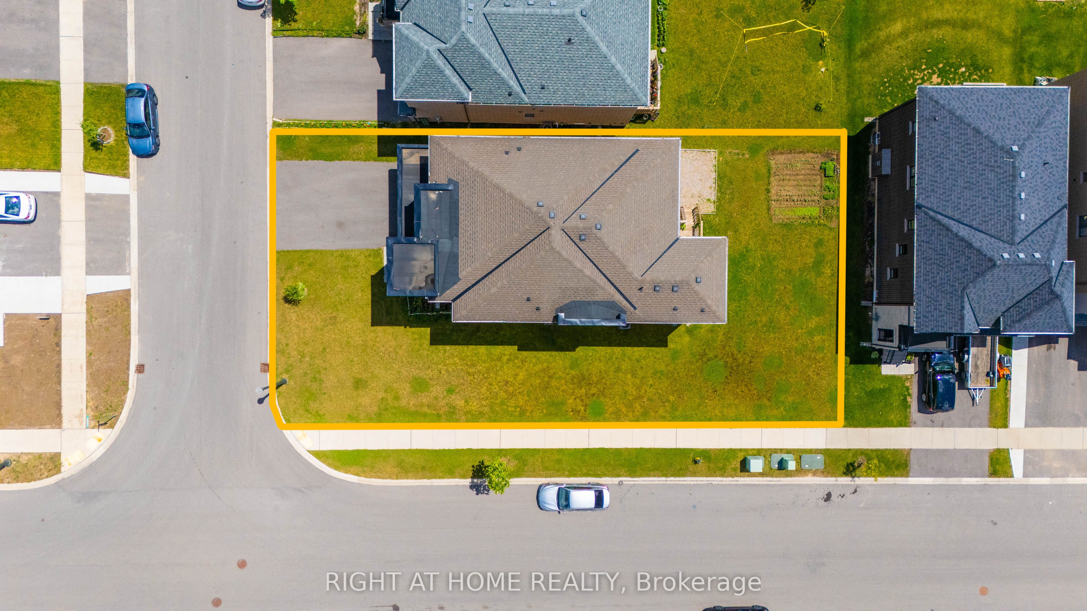 1104 Edinburgh Drive Property Photo 5