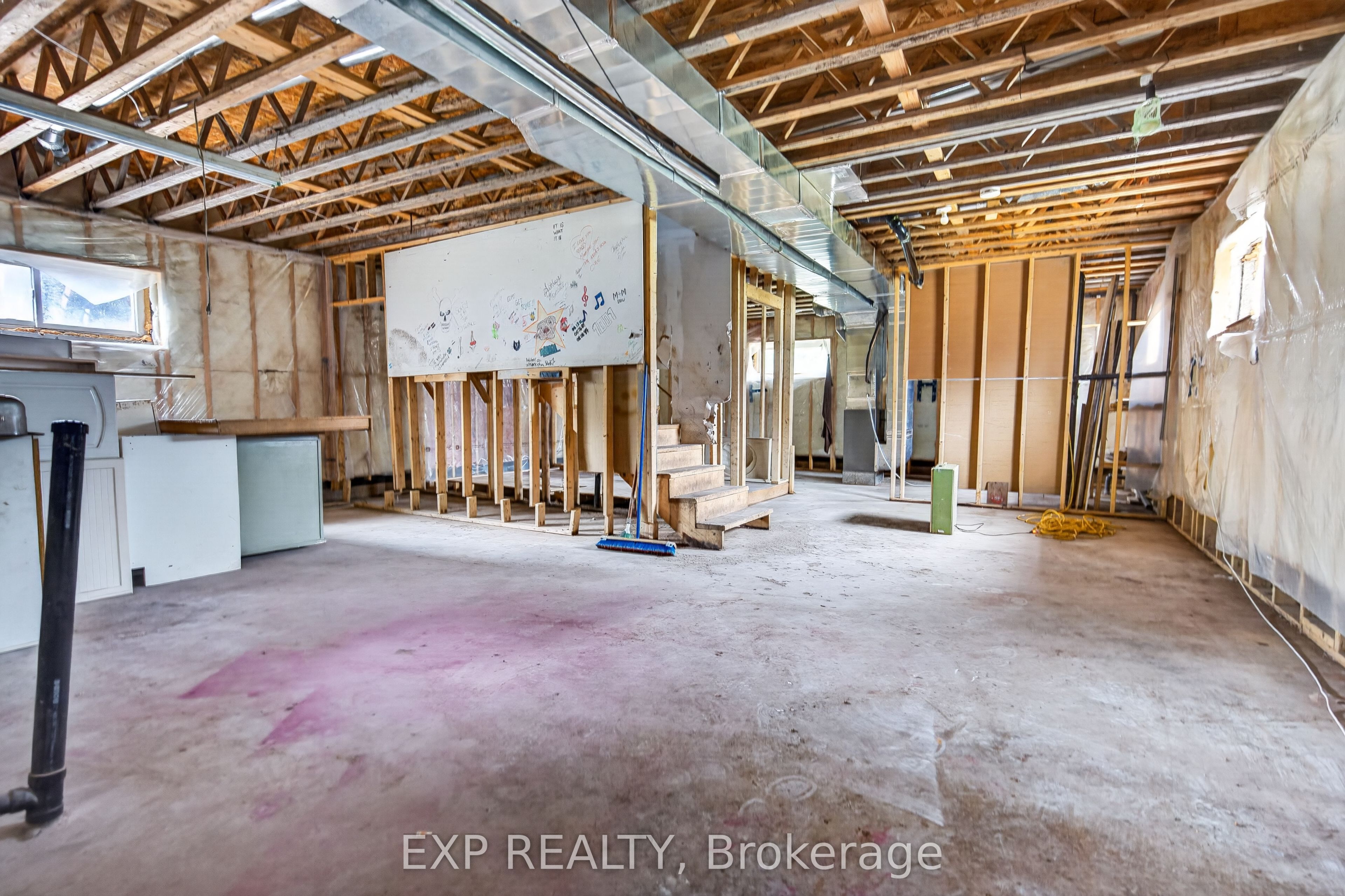 150 Main Street N Property Photo 23