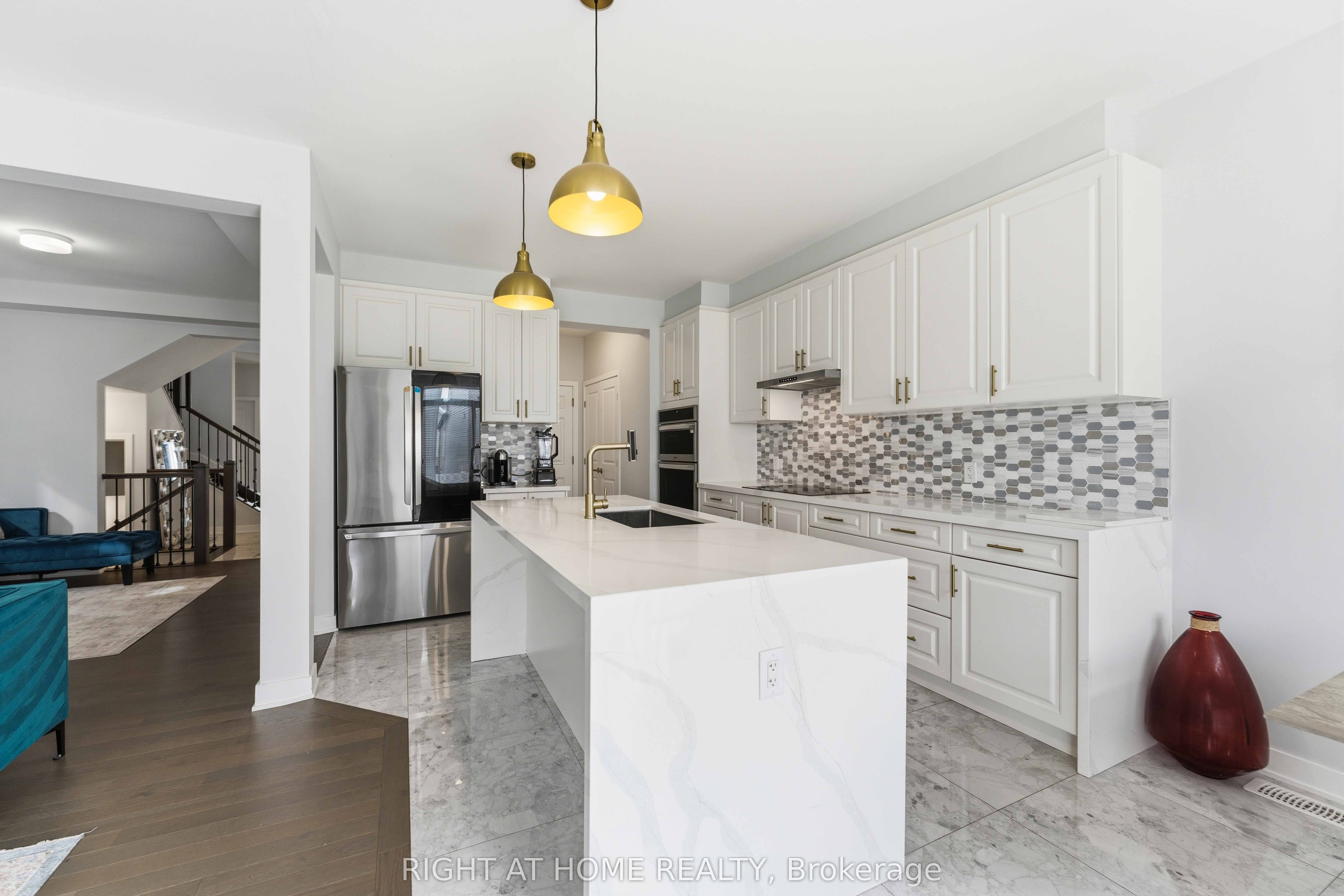 105 Alamo Street Property Photo 11
