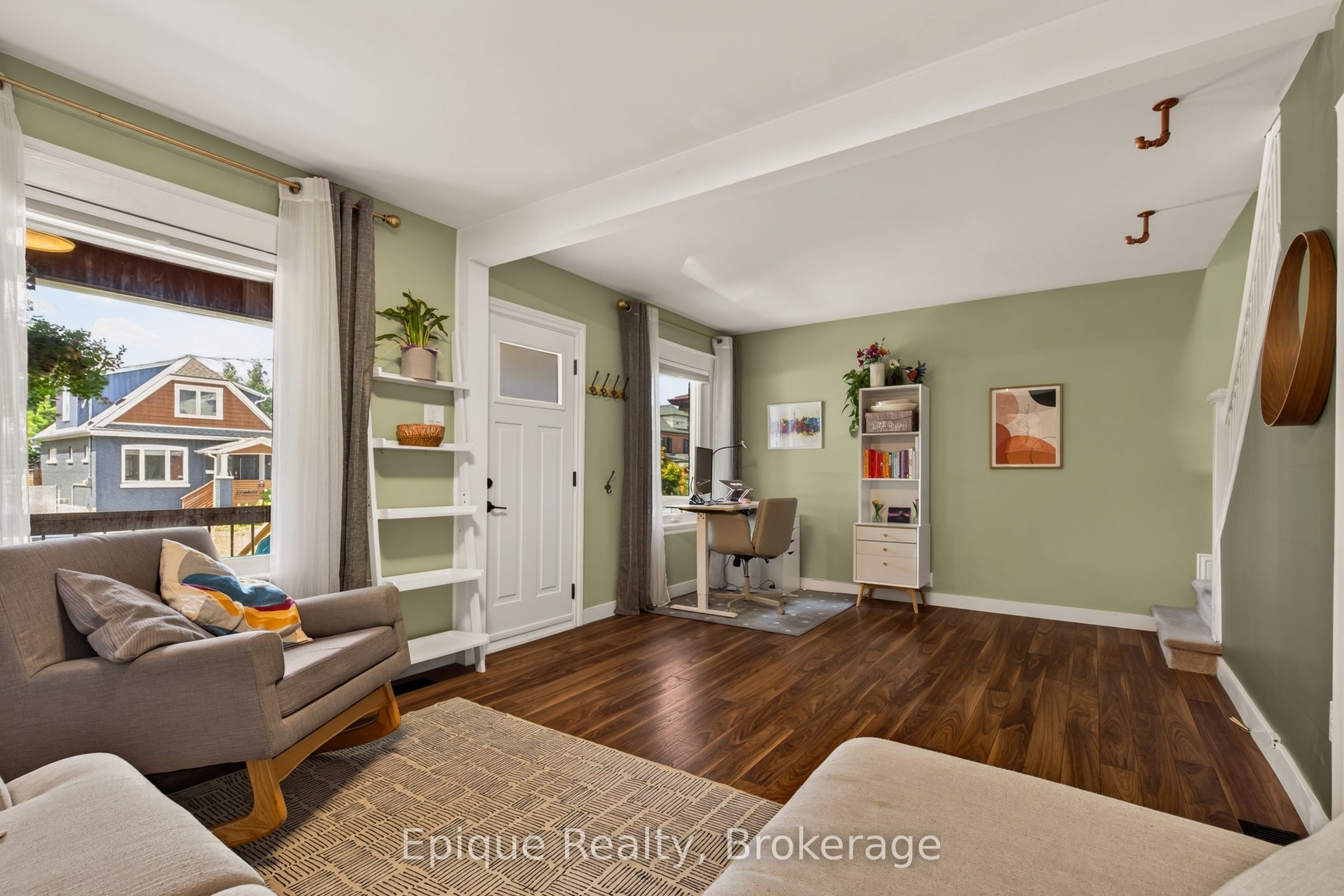 93 Graham Avenue S Property Photo 7