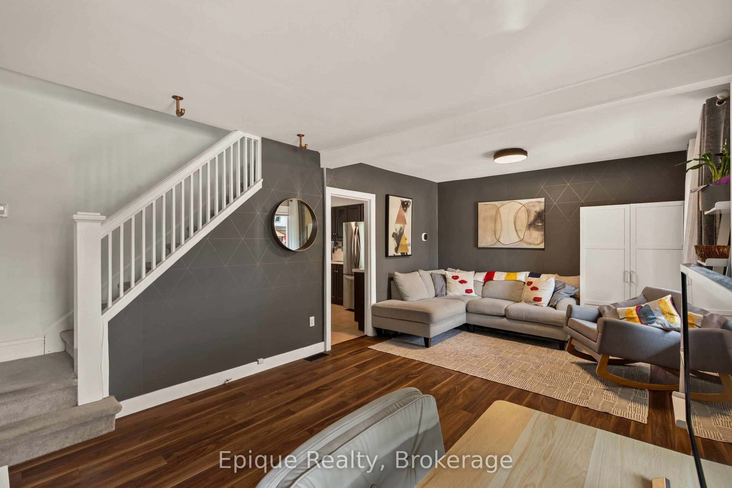 93 Graham Avenue S Property Photo 8