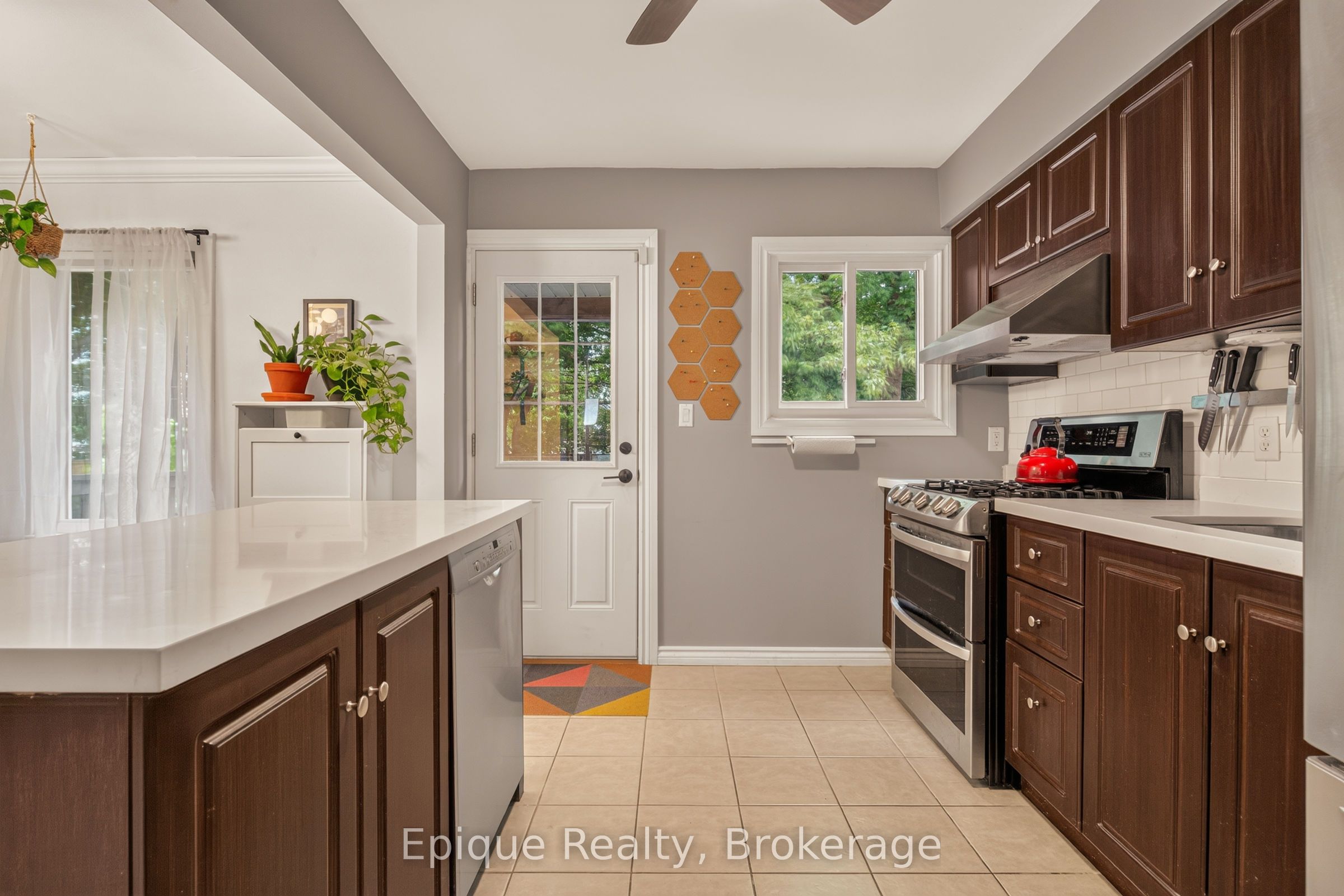 93 Graham Avenue S Property Photo 9
