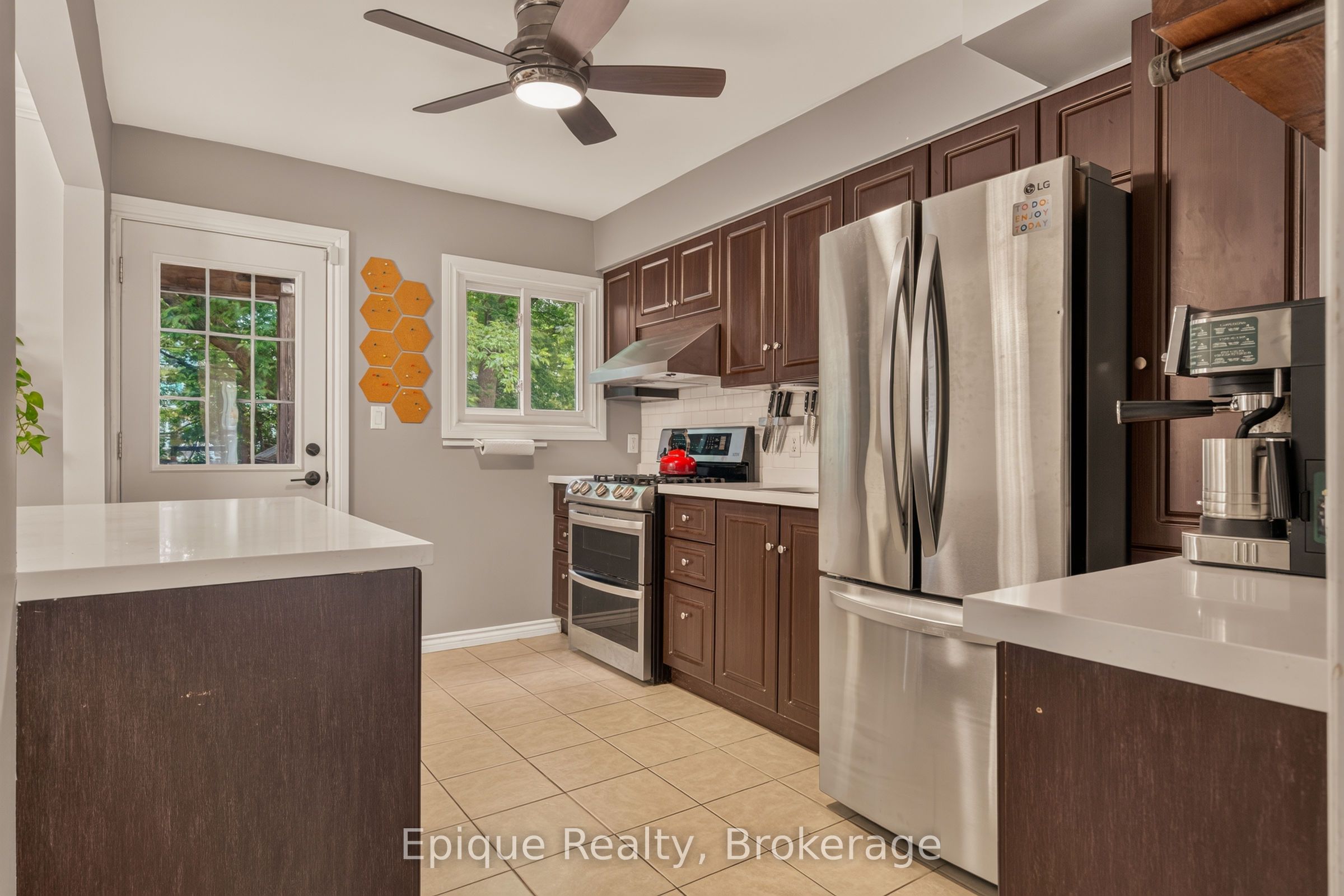 93 Graham Avenue S Property Photo 10