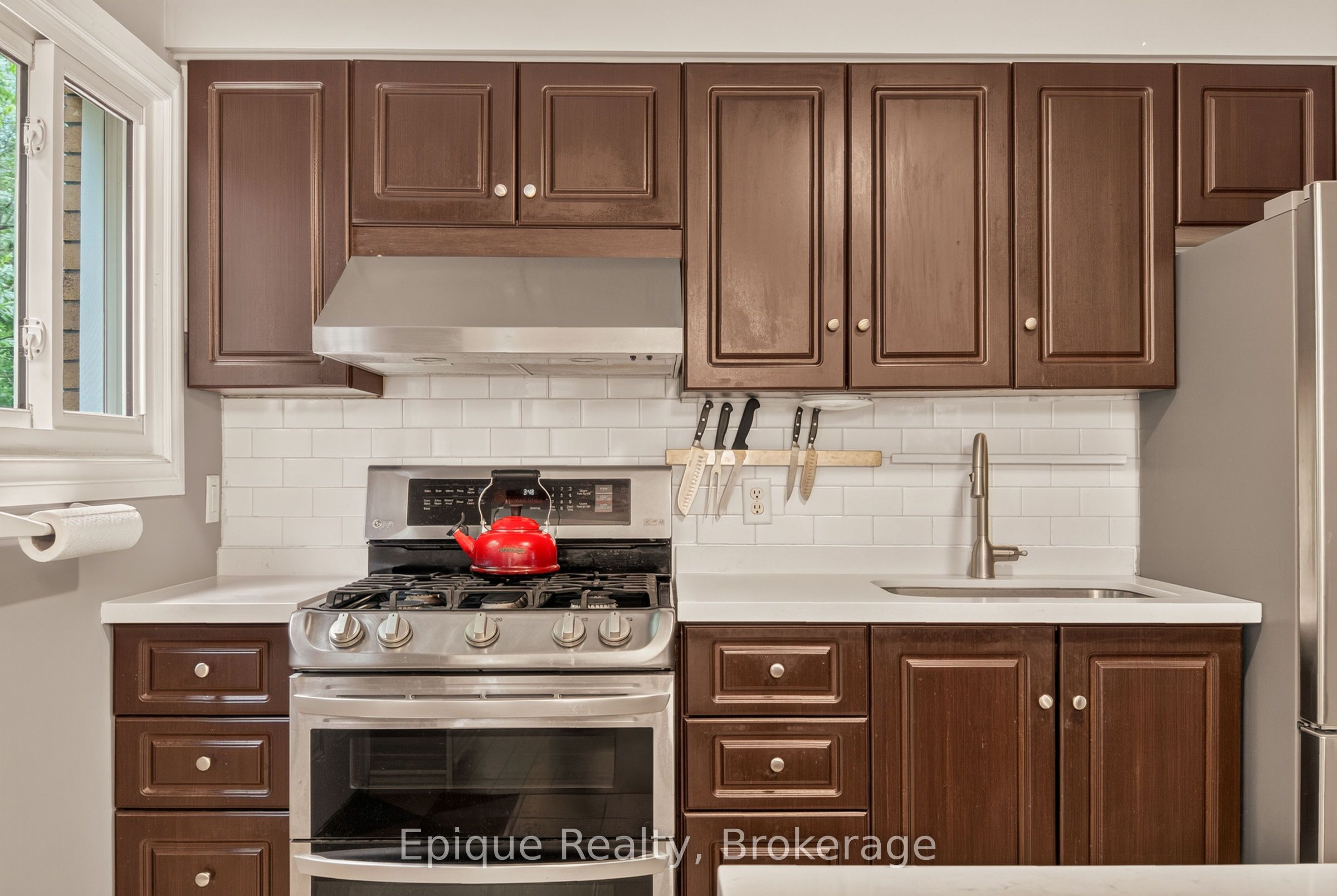 93 Graham Avenue S Property Photo 13