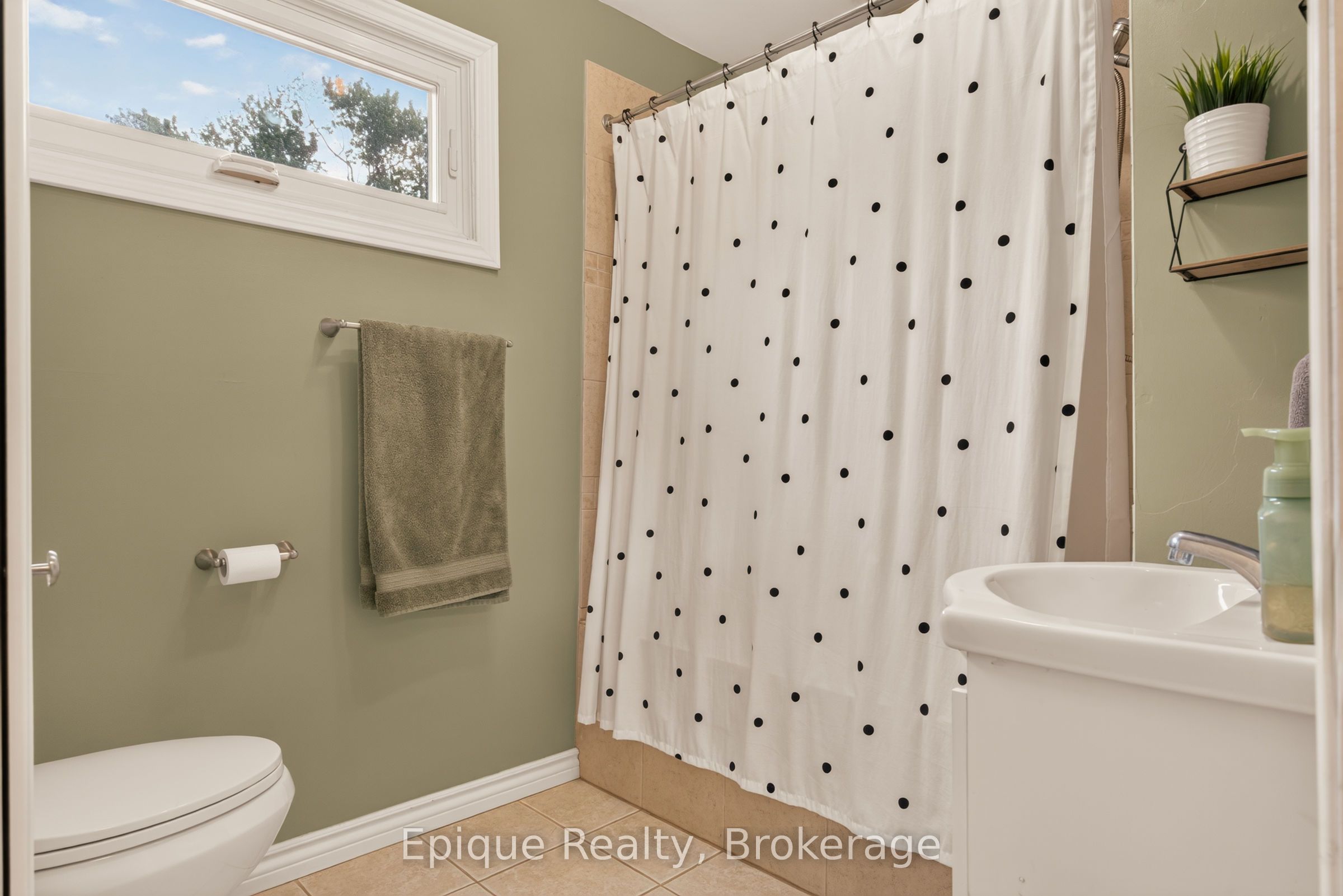 93 Graham Avenue S Property Photo 23
