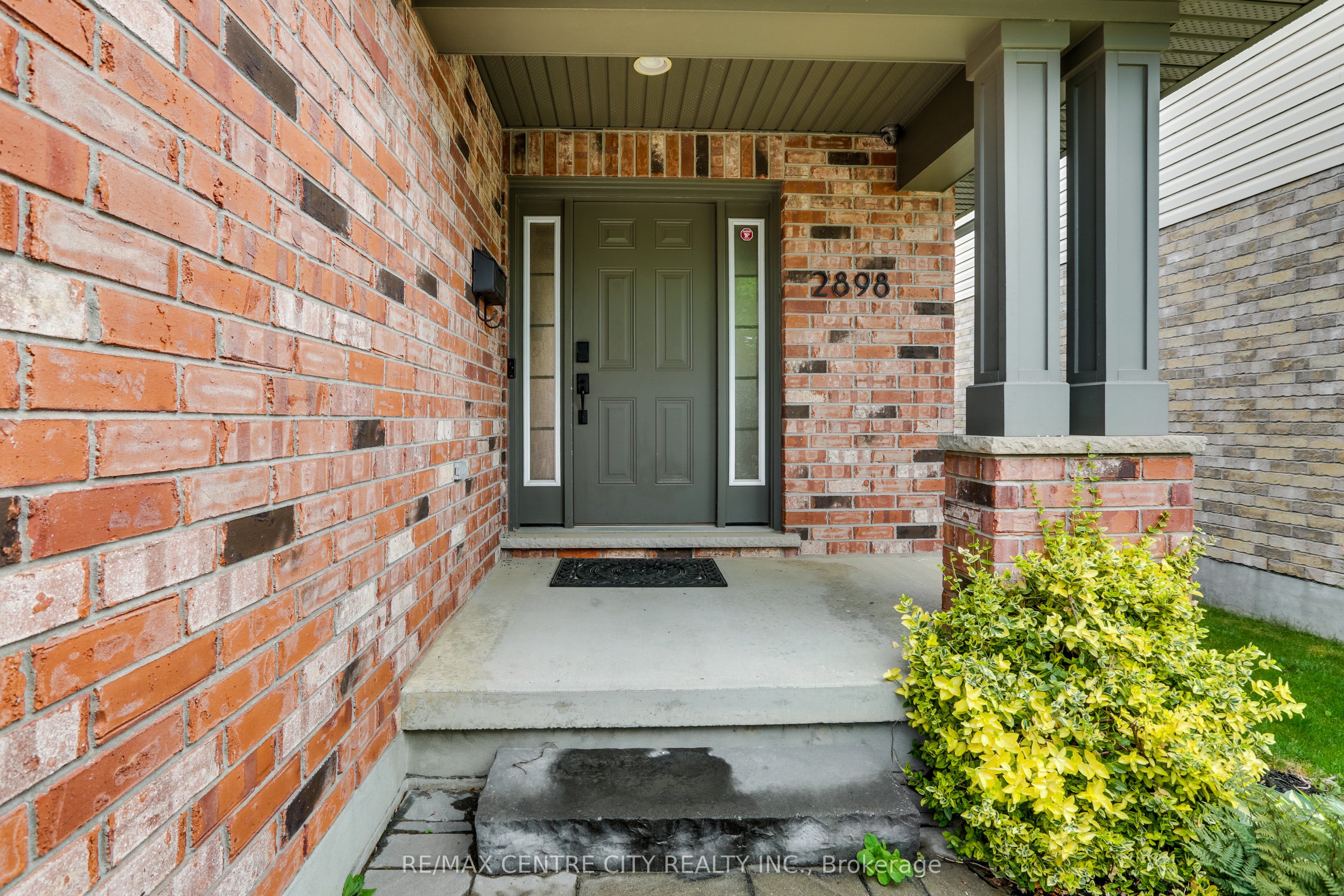 2898 Biddulph Street Property Photo 5