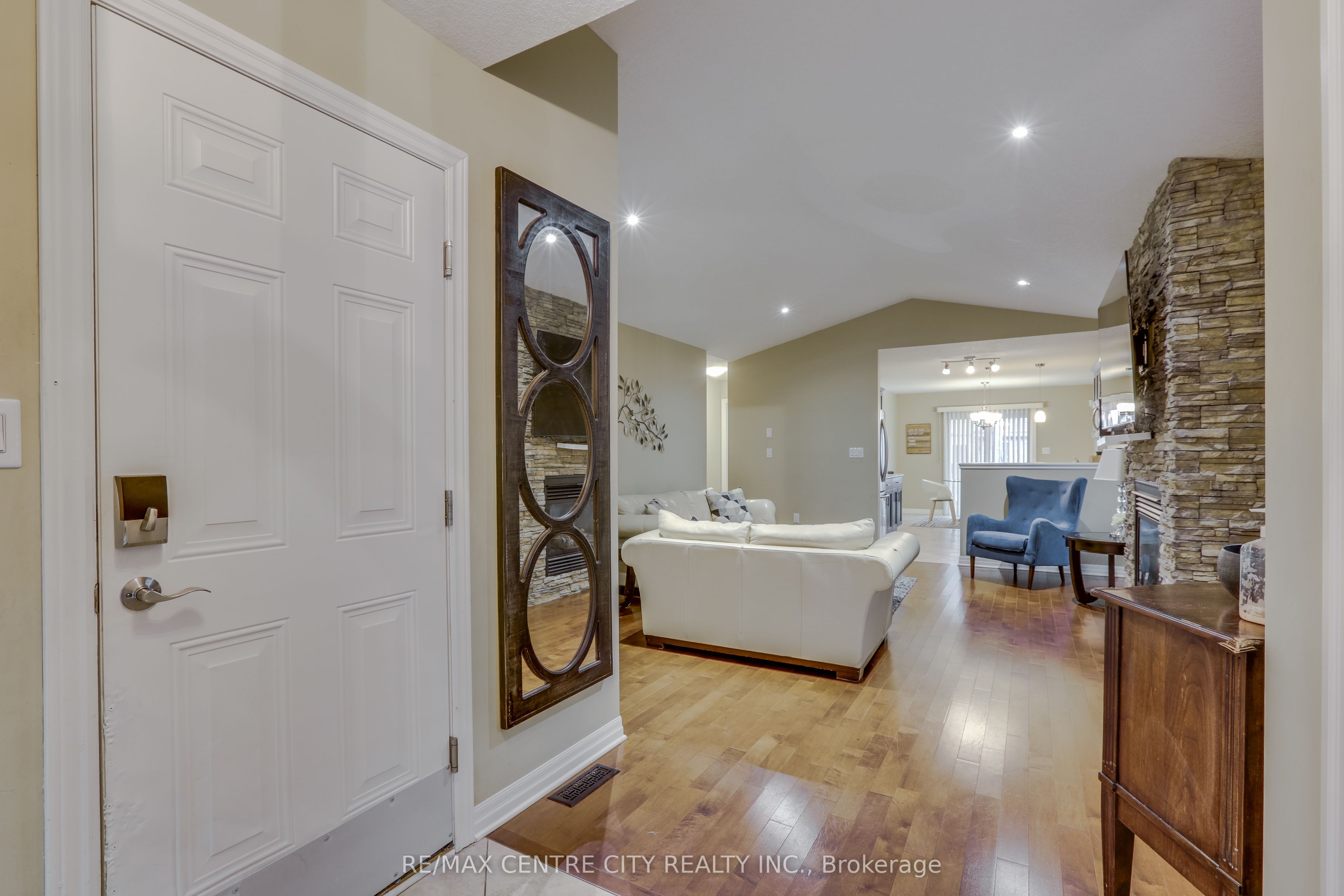 2898 Biddulph Street Property Photo 6