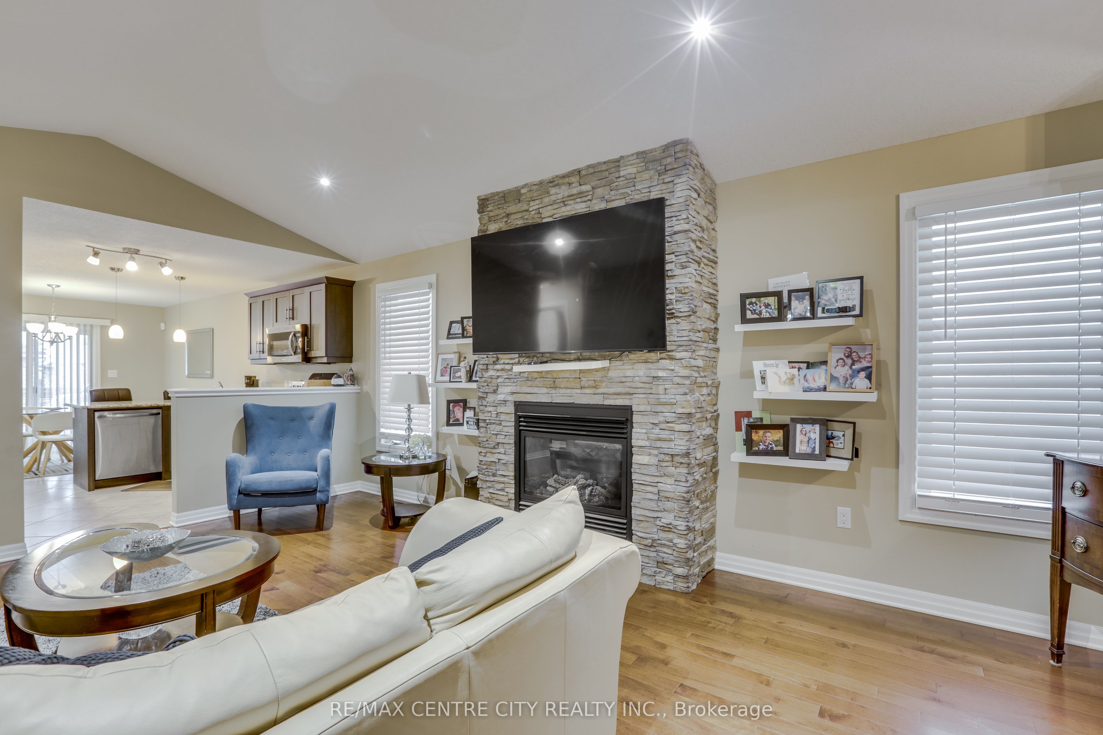 2898 Biddulph Street Property Photo 9