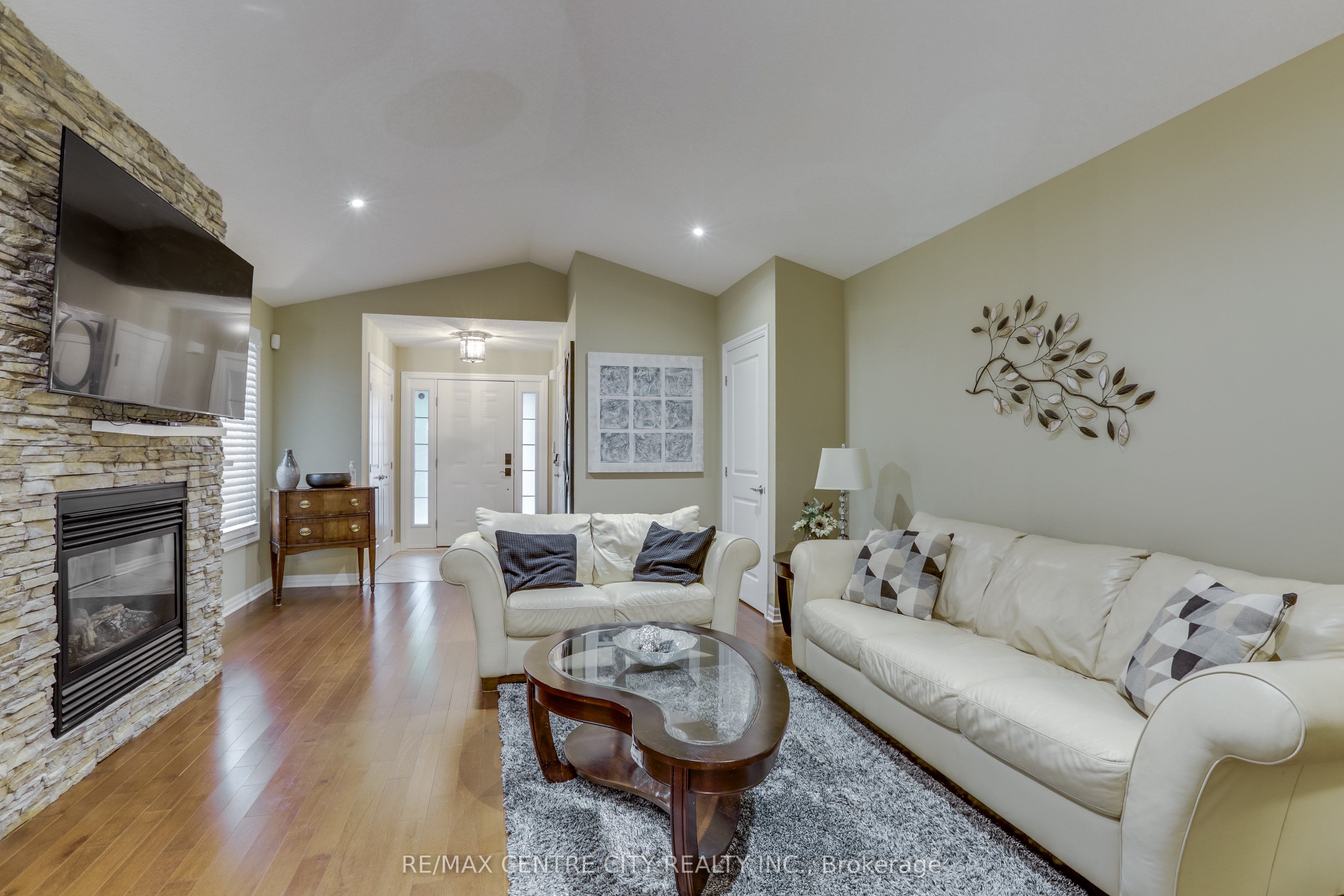 2898 Biddulph Street Property Photo 11