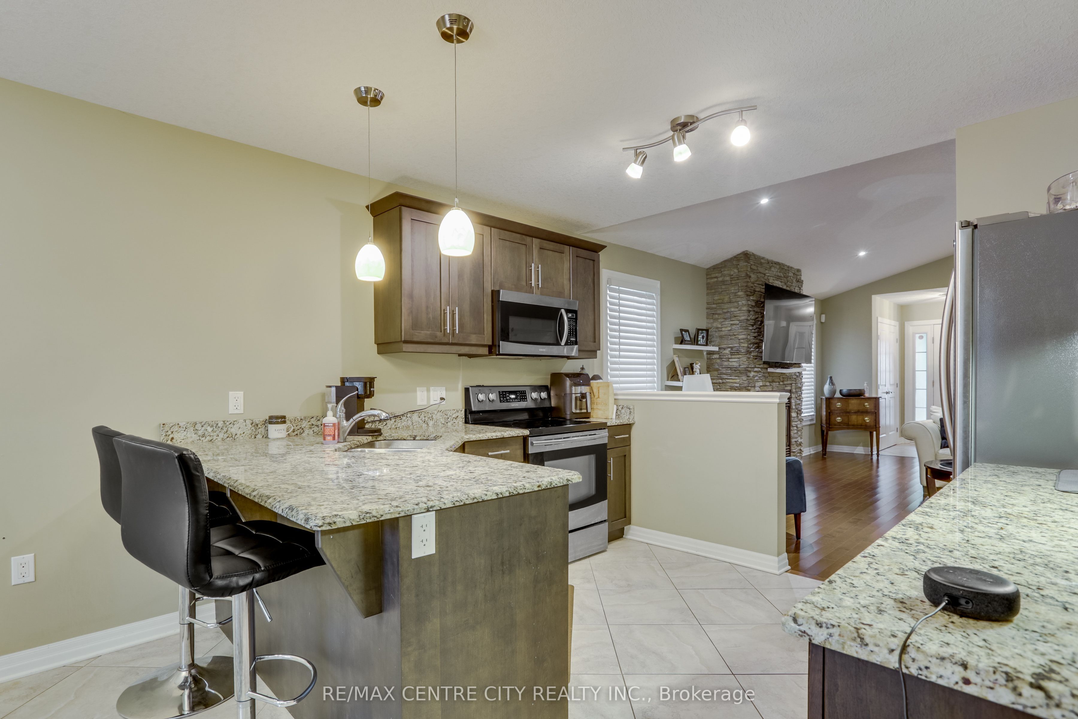 2898 Biddulph Street Property Photo 13