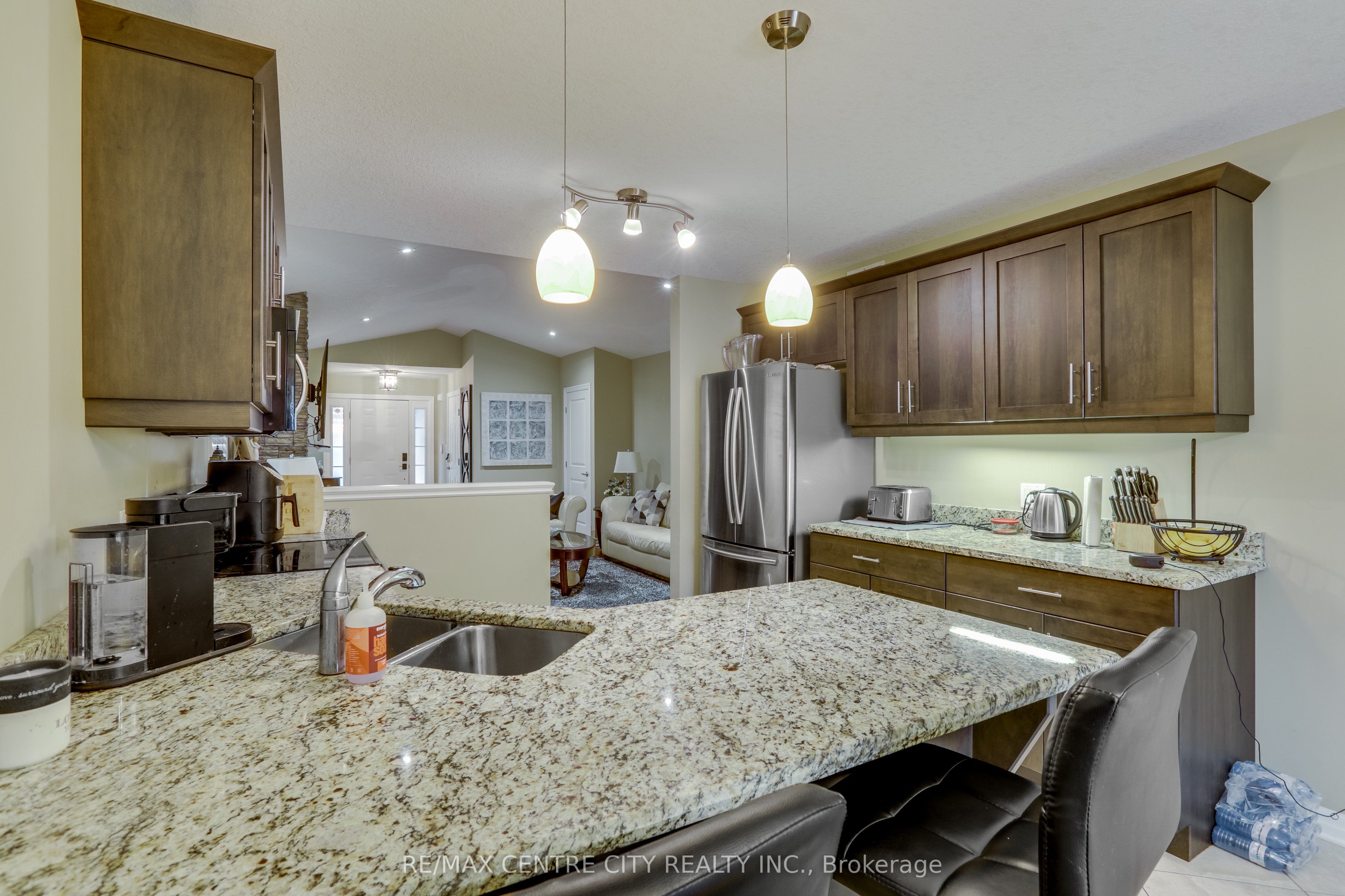 2898 Biddulph Street Property Photo 14