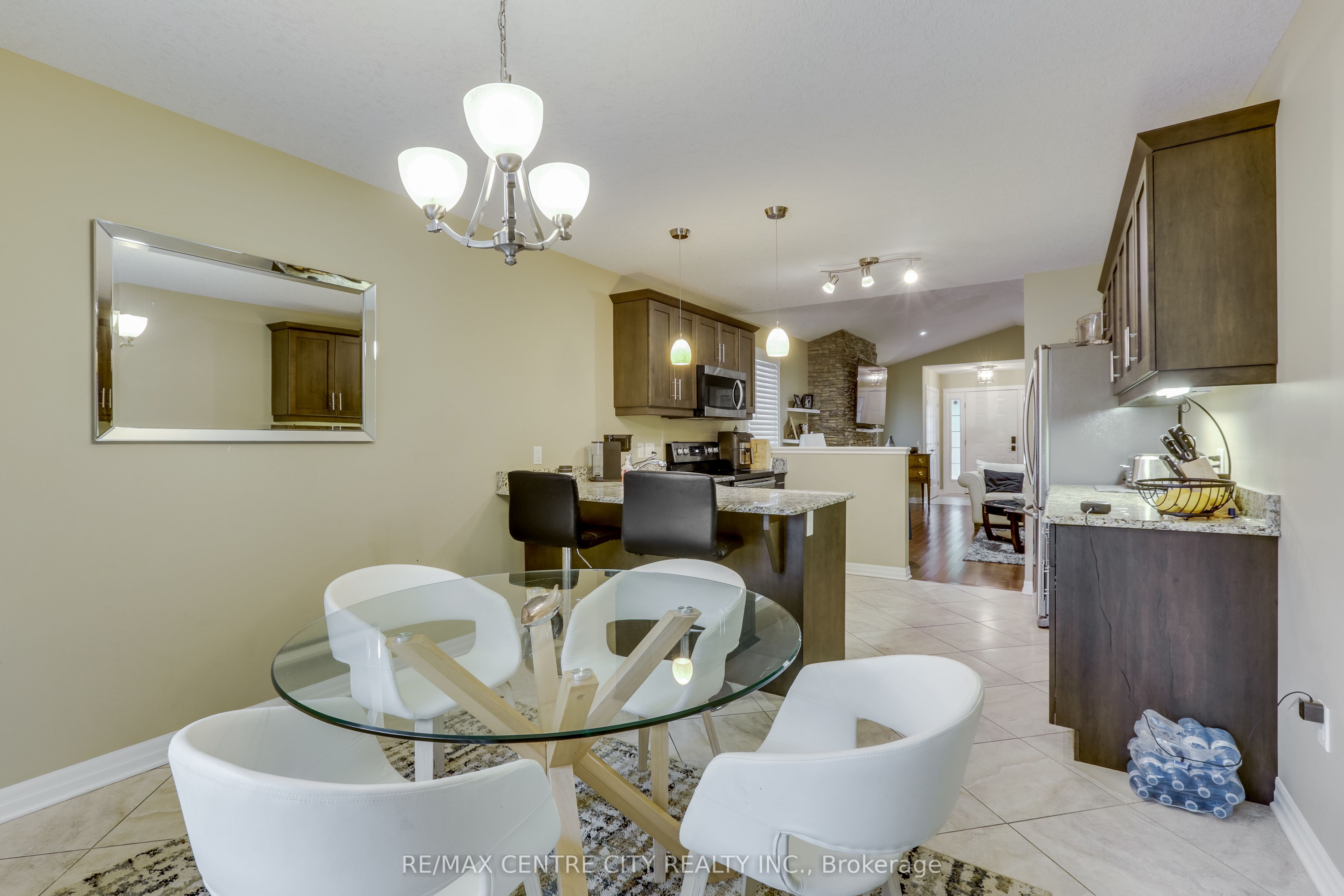 2898 Biddulph Street Property Photo 16
