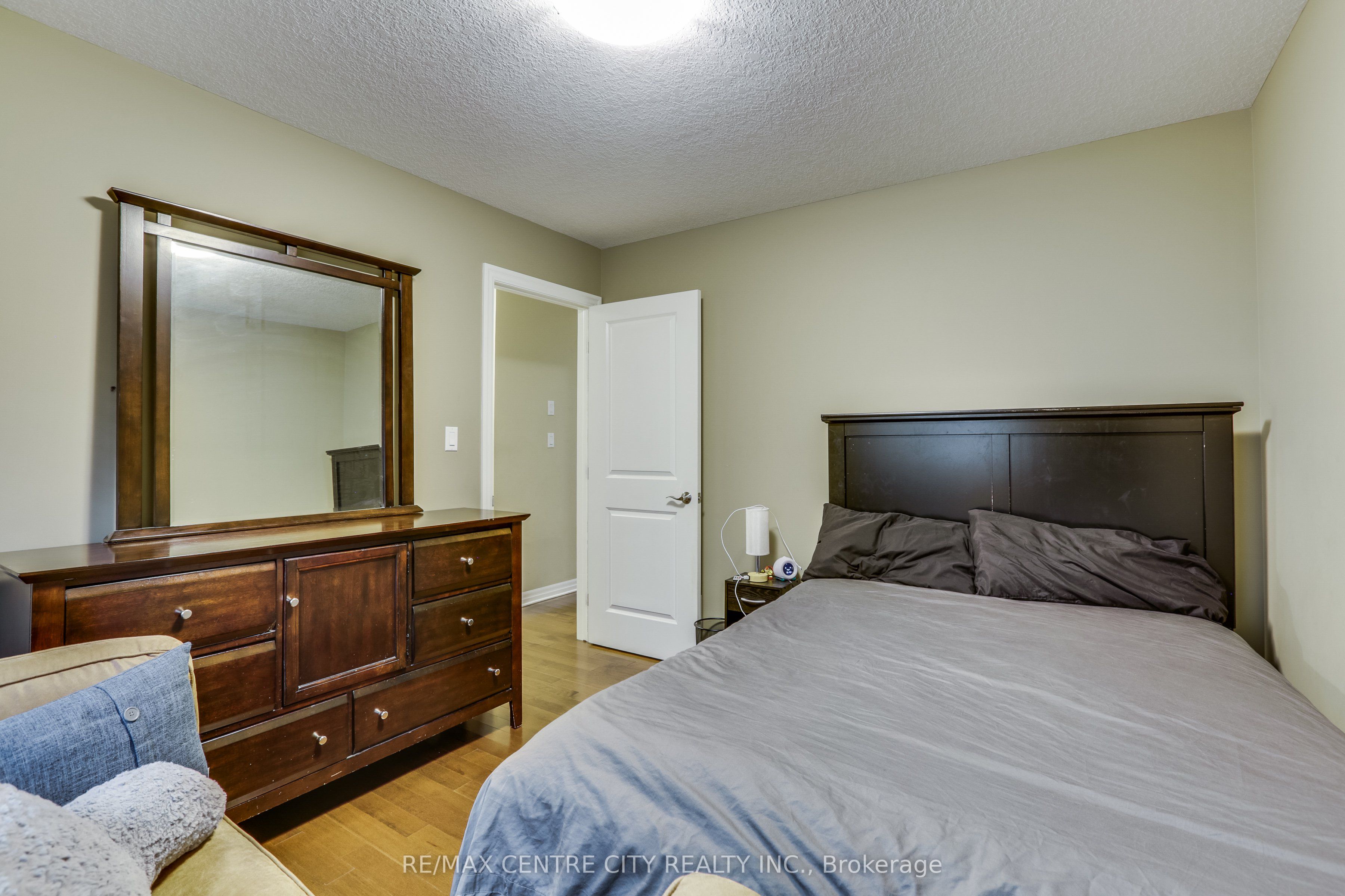 2898 Biddulph Street Property Photo 26