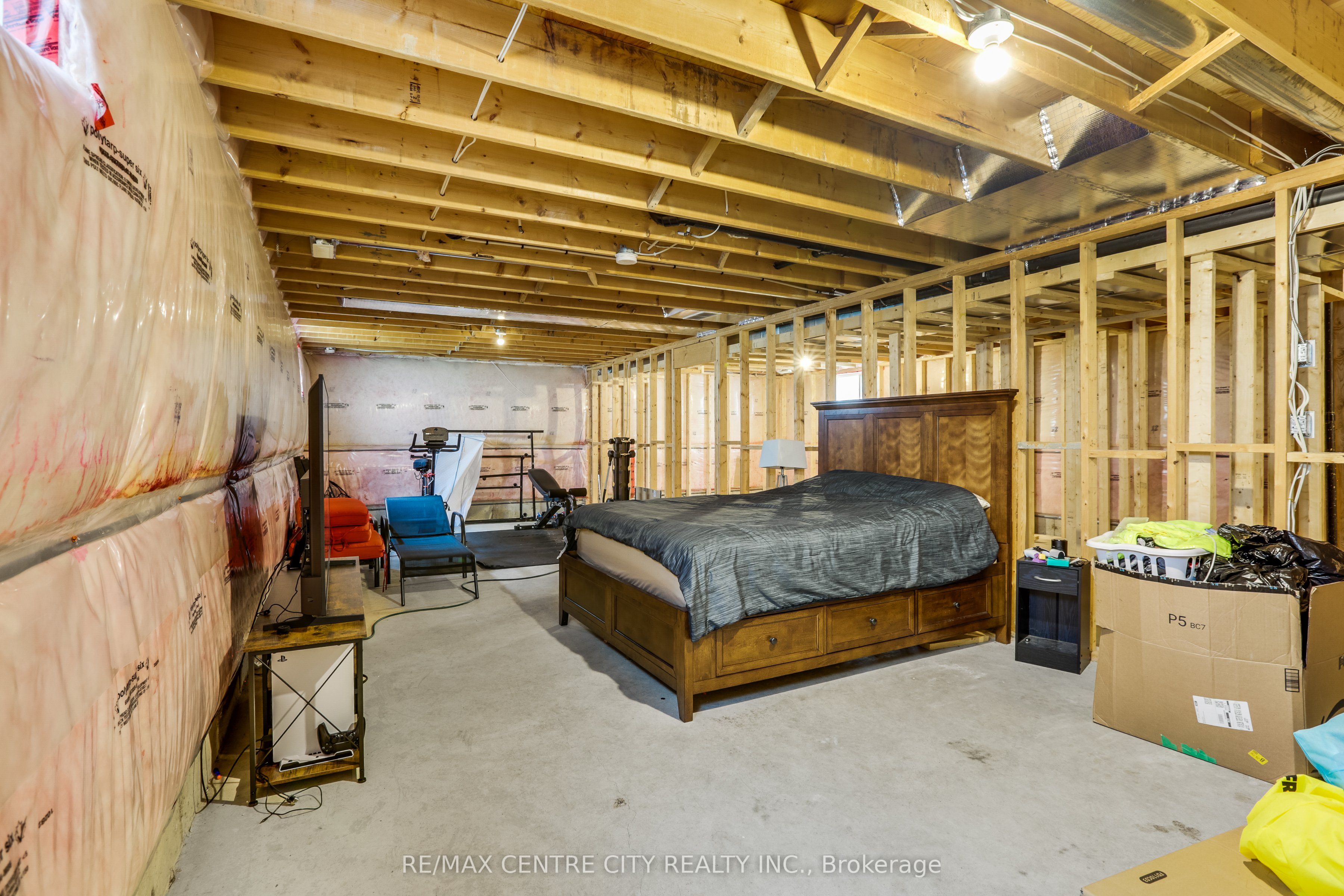 2898 Biddulph Street Property Photo 28