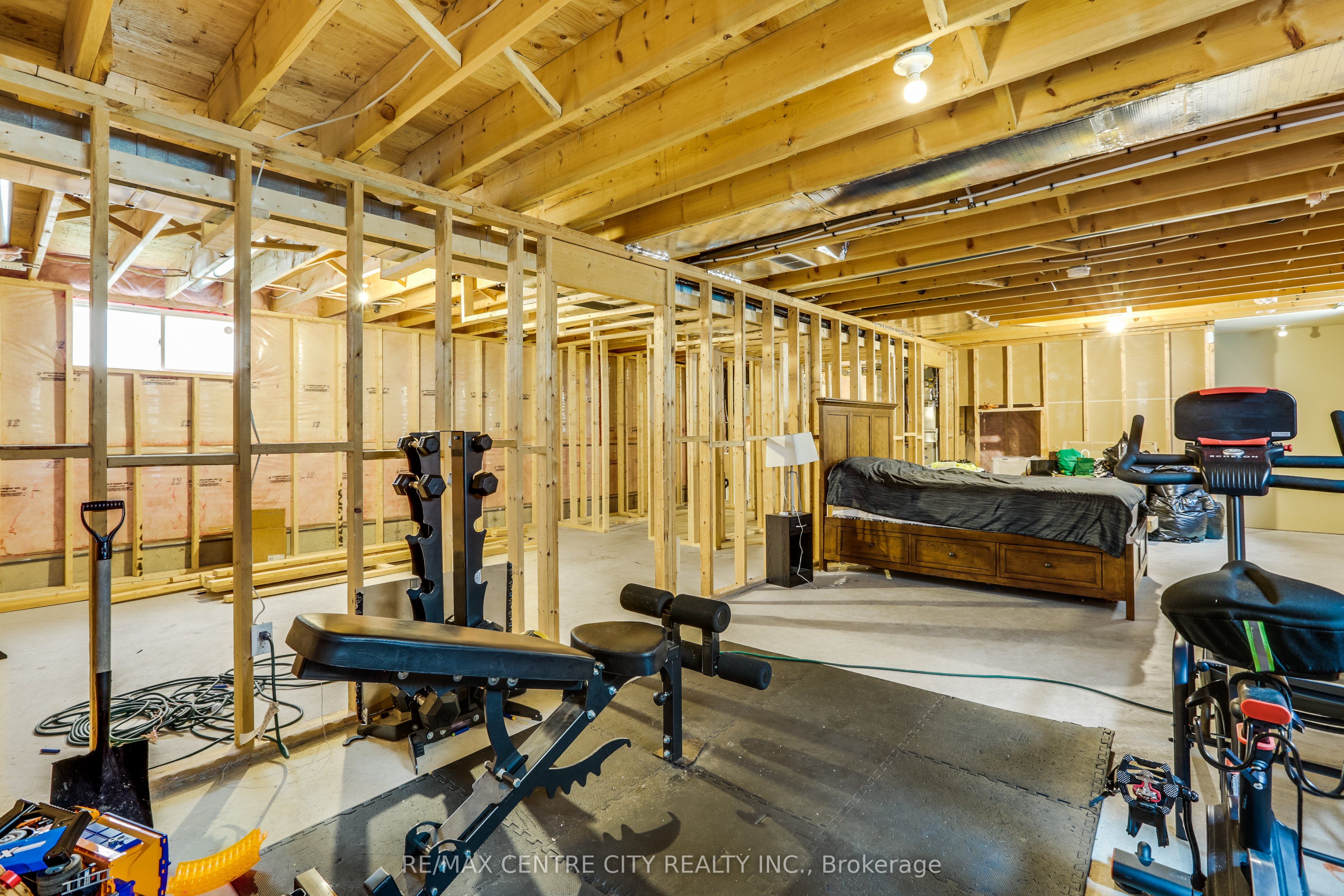 2898 Biddulph Street Property Photo 29
