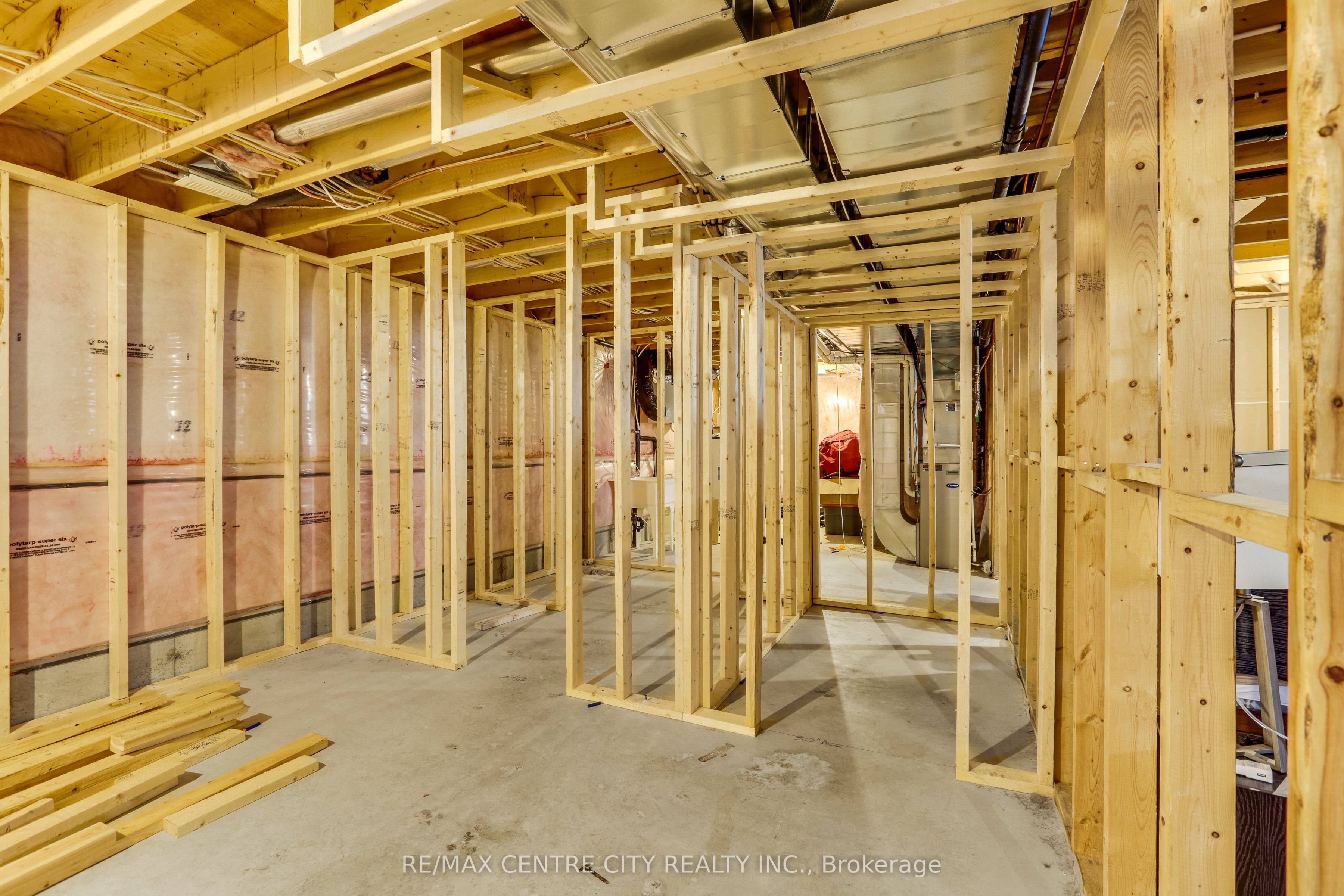 2898 Biddulph Street Property Photo 31