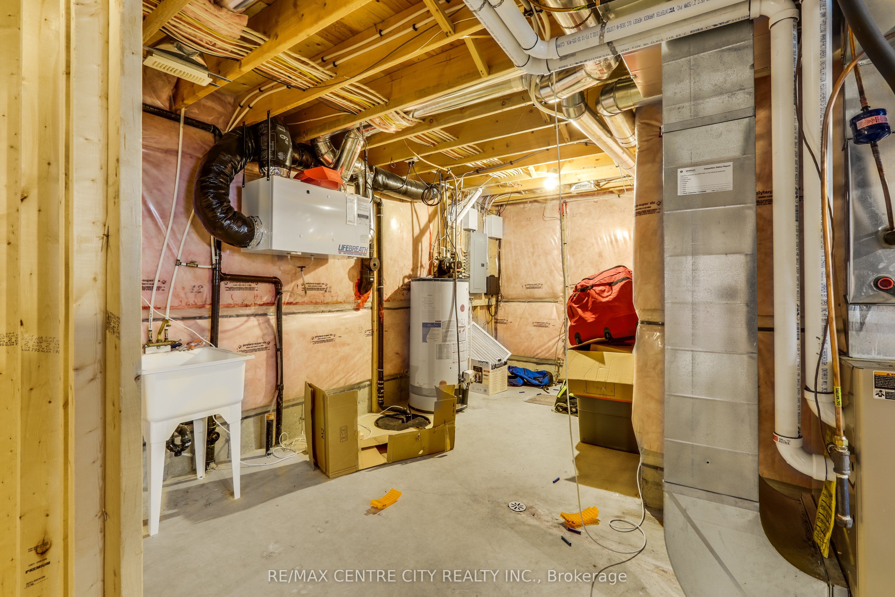 2898 Biddulph Street Property Photo 32
