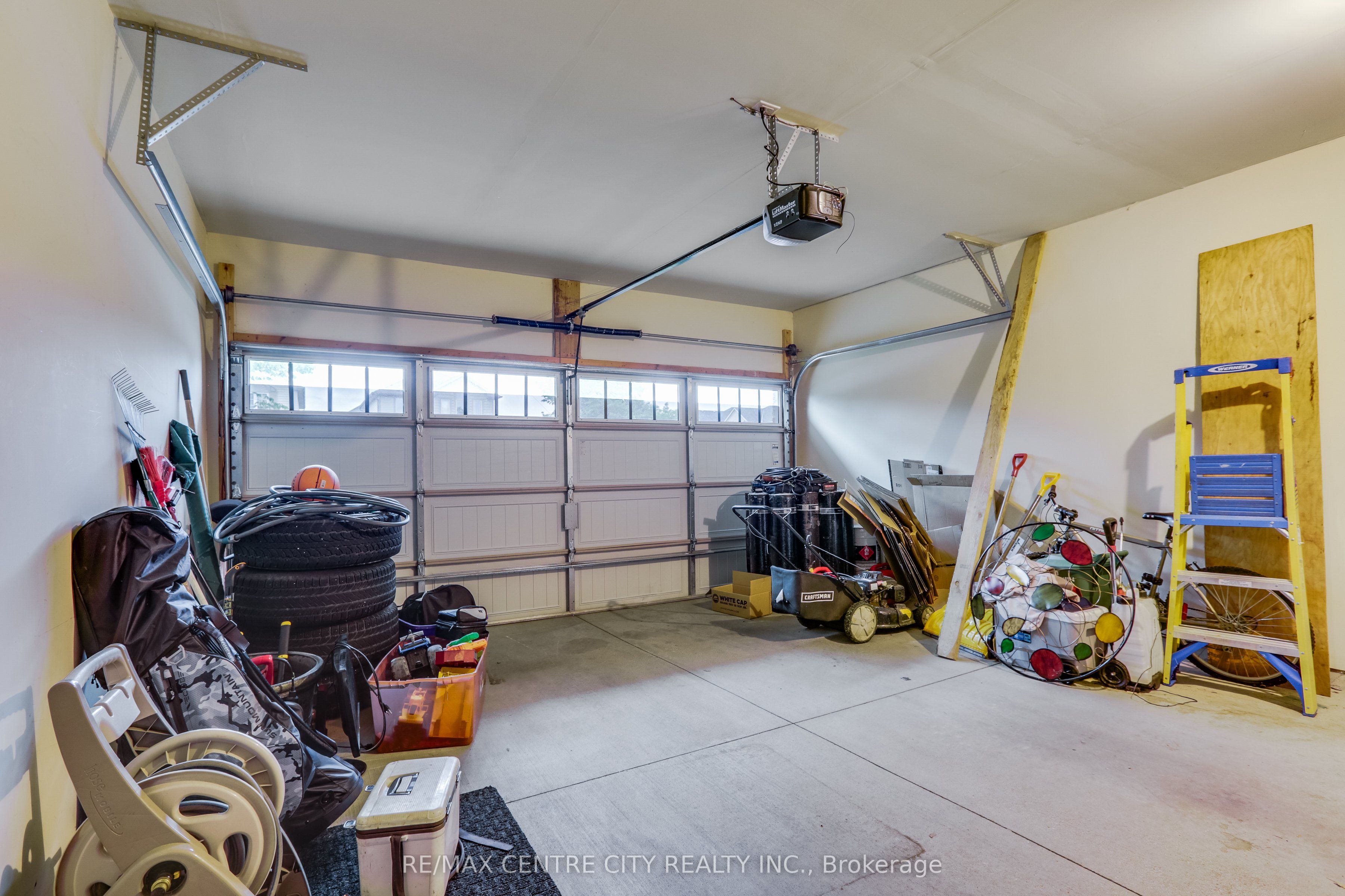 2898 Biddulph Street Property Photo 35