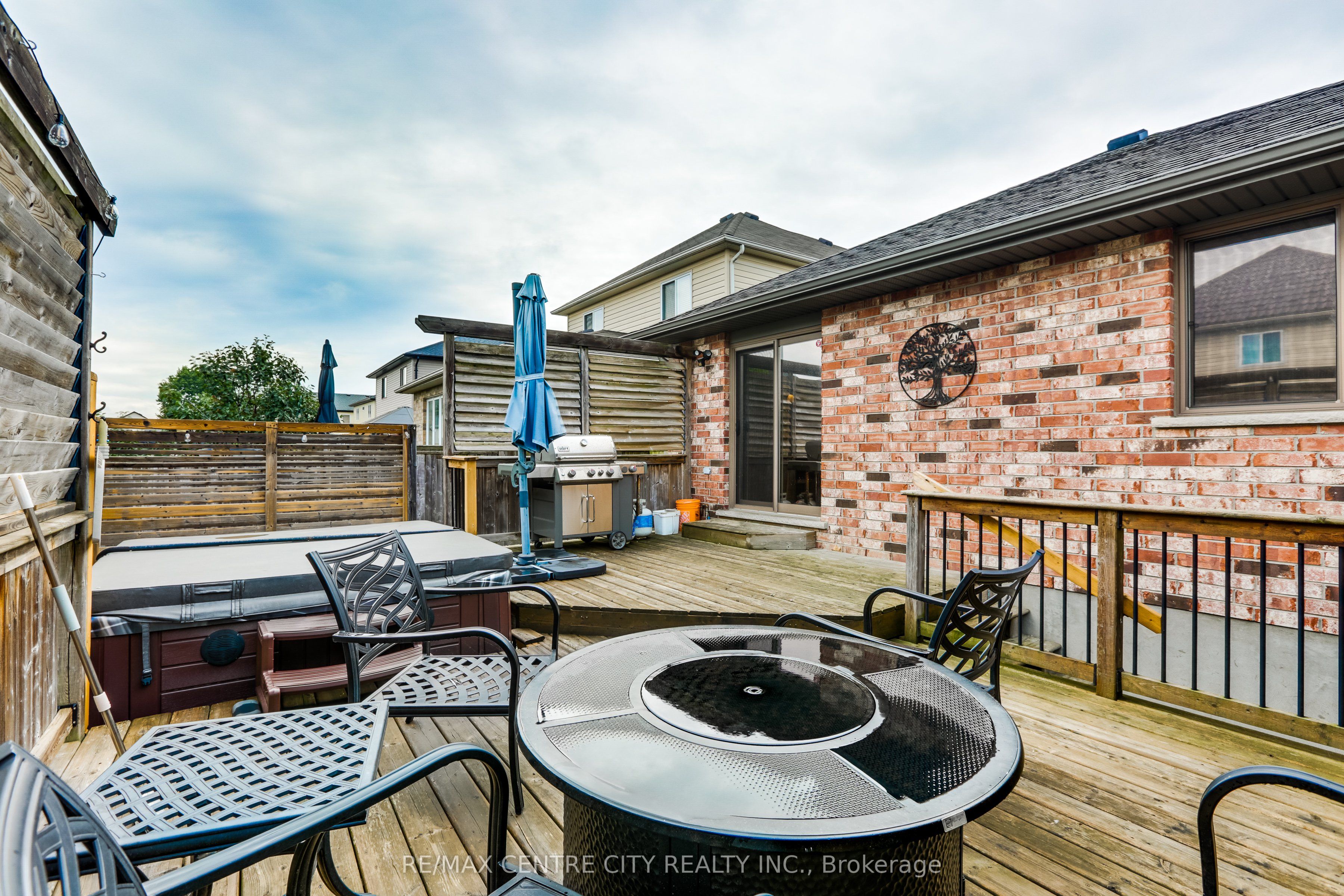 2898 Biddulph Street Property Photo 39