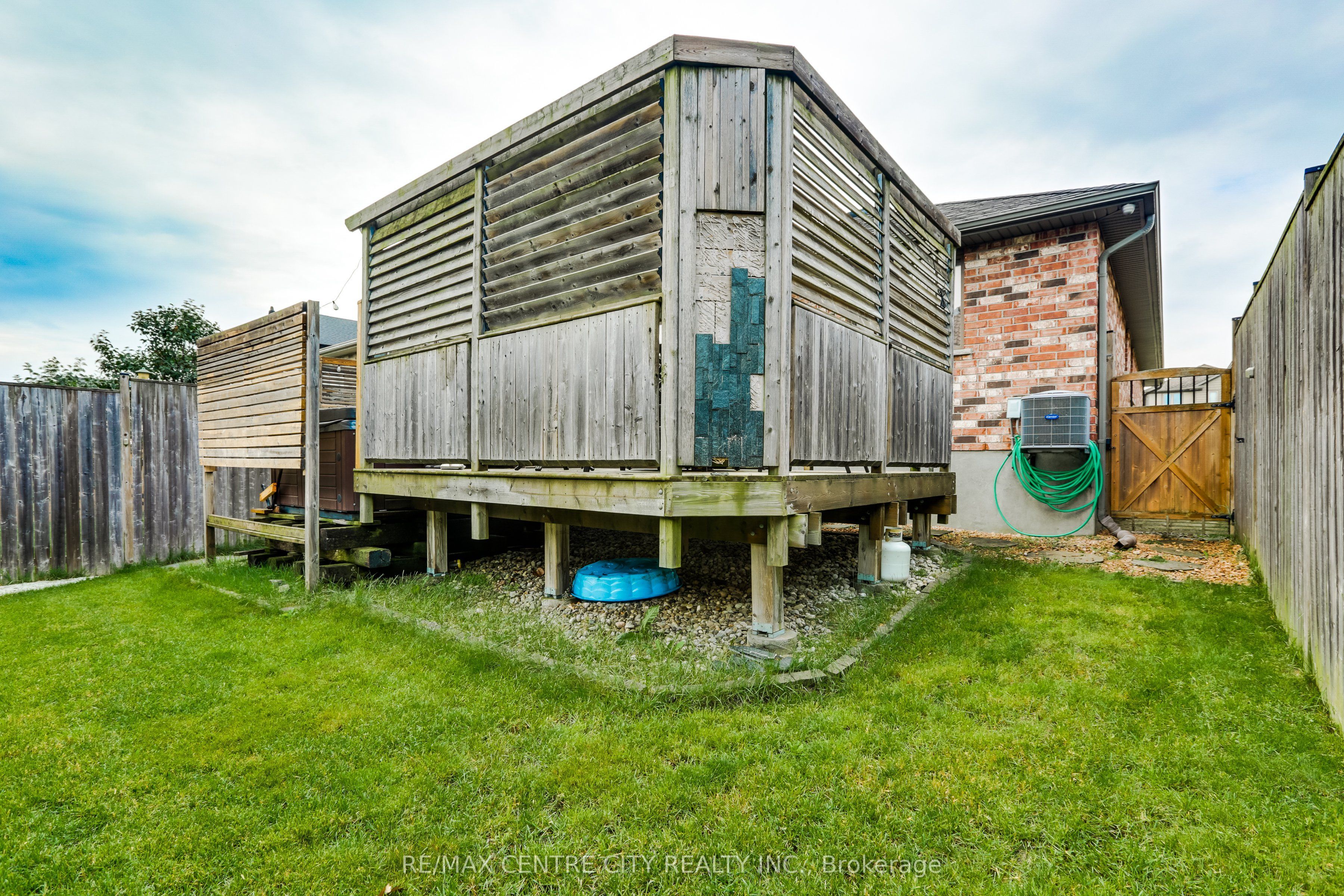 2898 Biddulph Street Property Photo 40