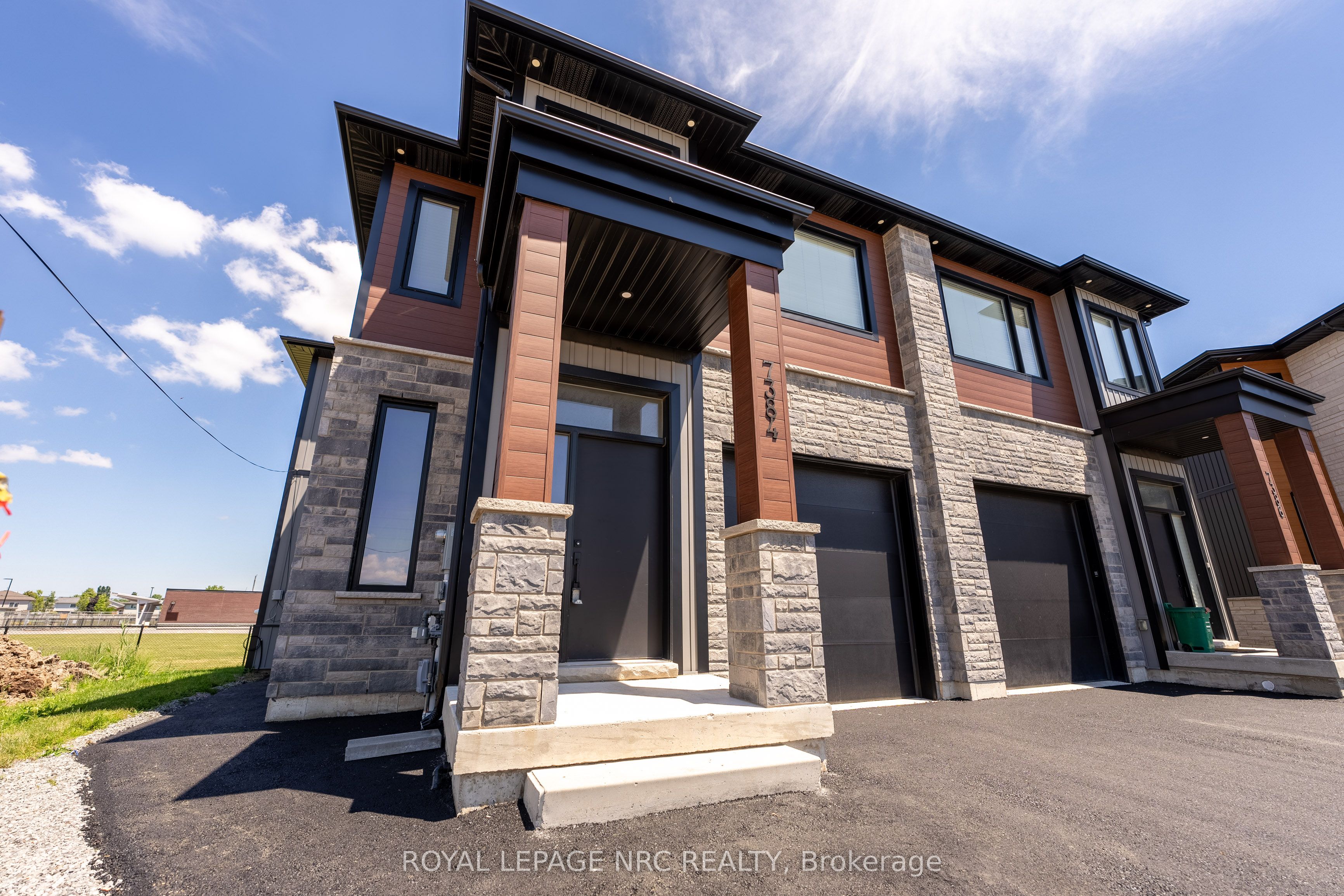 7384 Splendour Drive Property Photo 1
