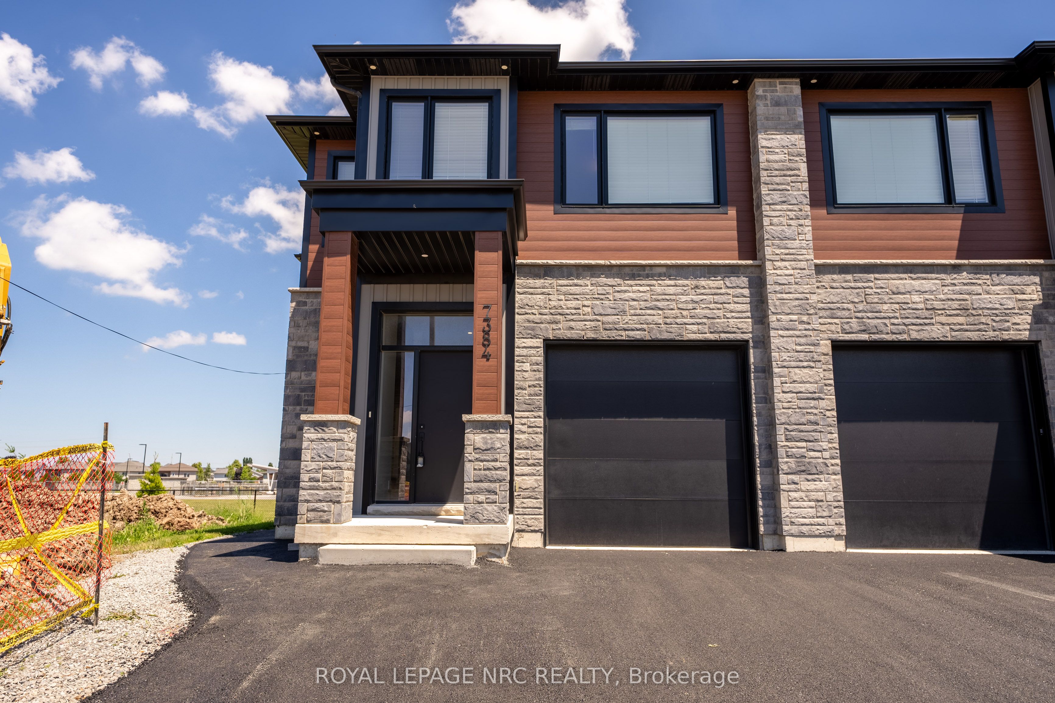 7384 Splendour Drive Property Photo 2