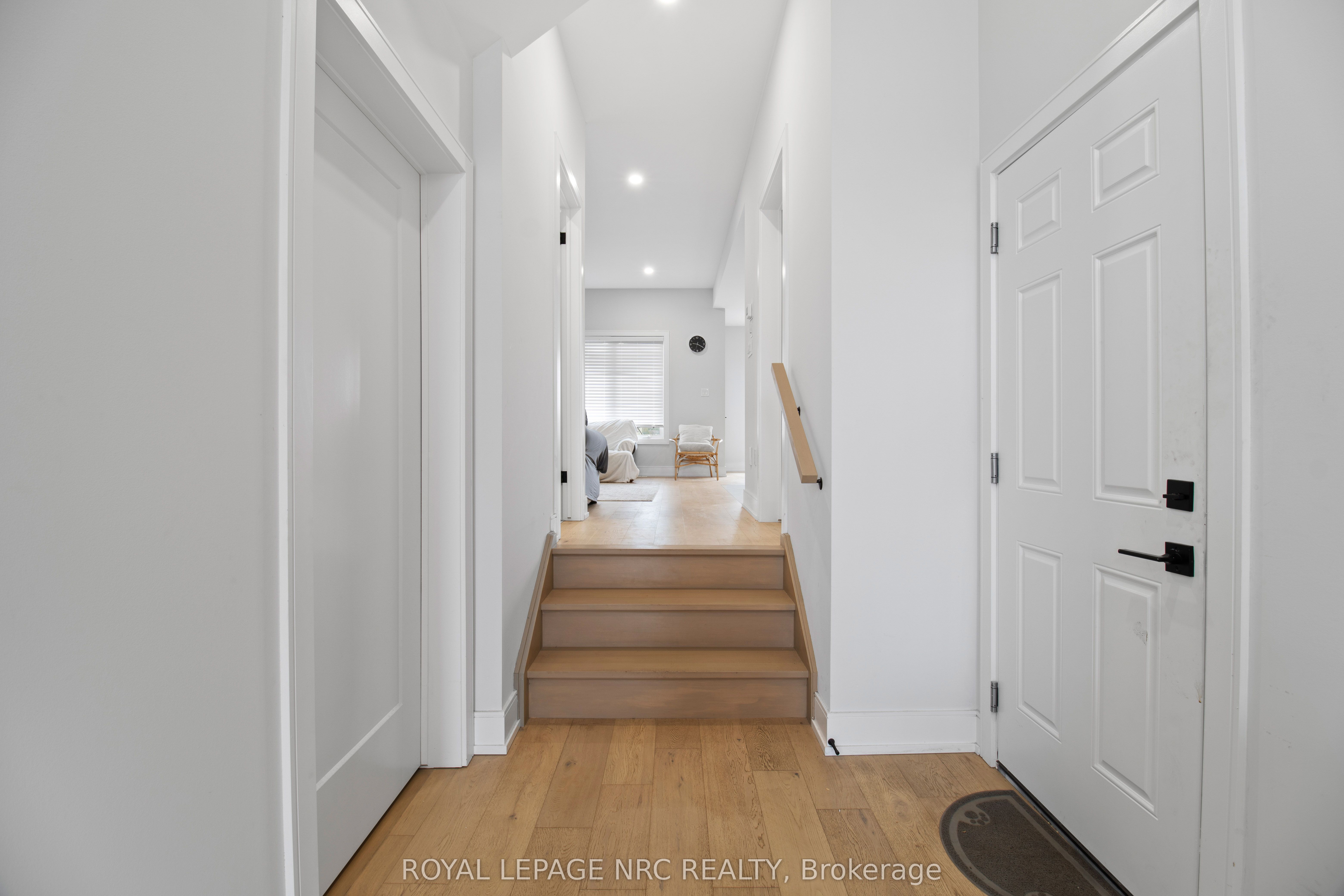 7384 Splendour Drive Property Photo 7