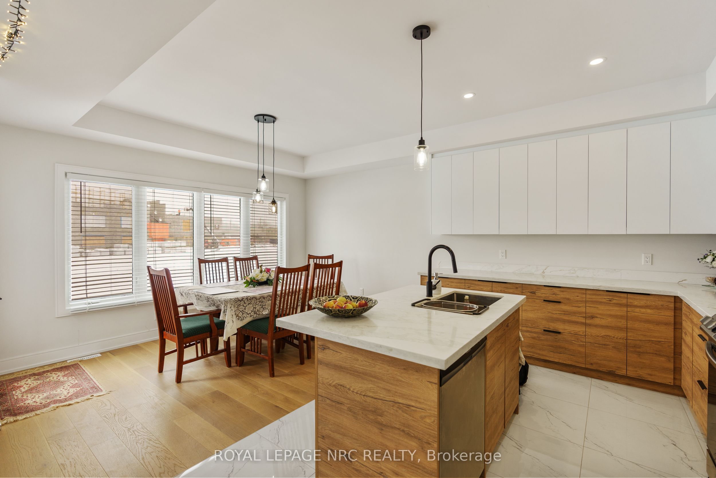7384 Splendour Drive Property Photo 11