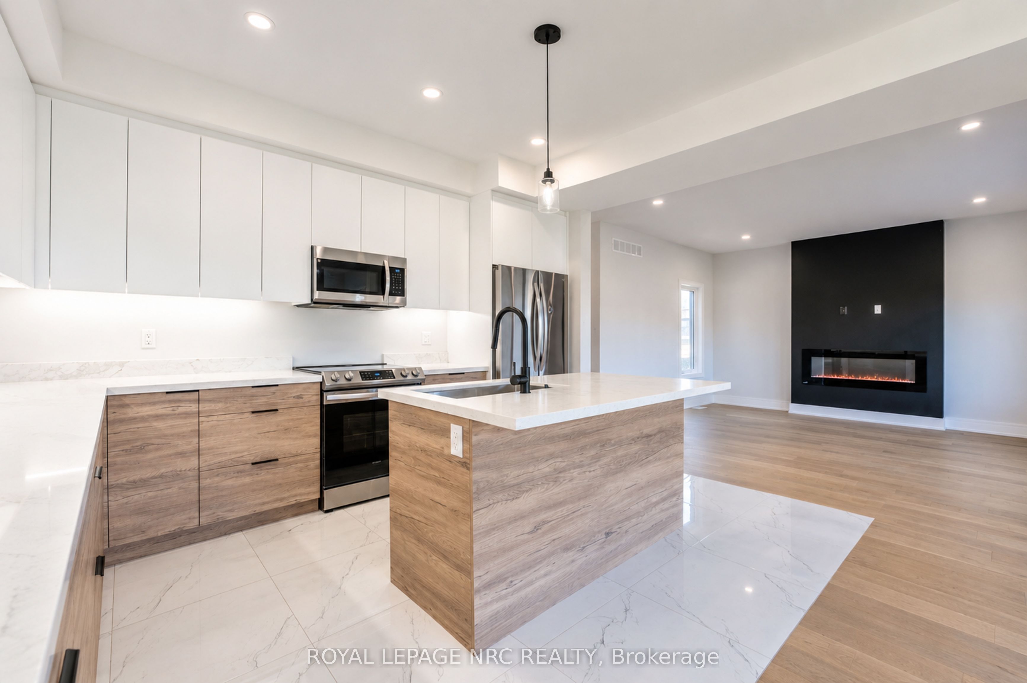 7384 Splendour Drive Property Photo 12