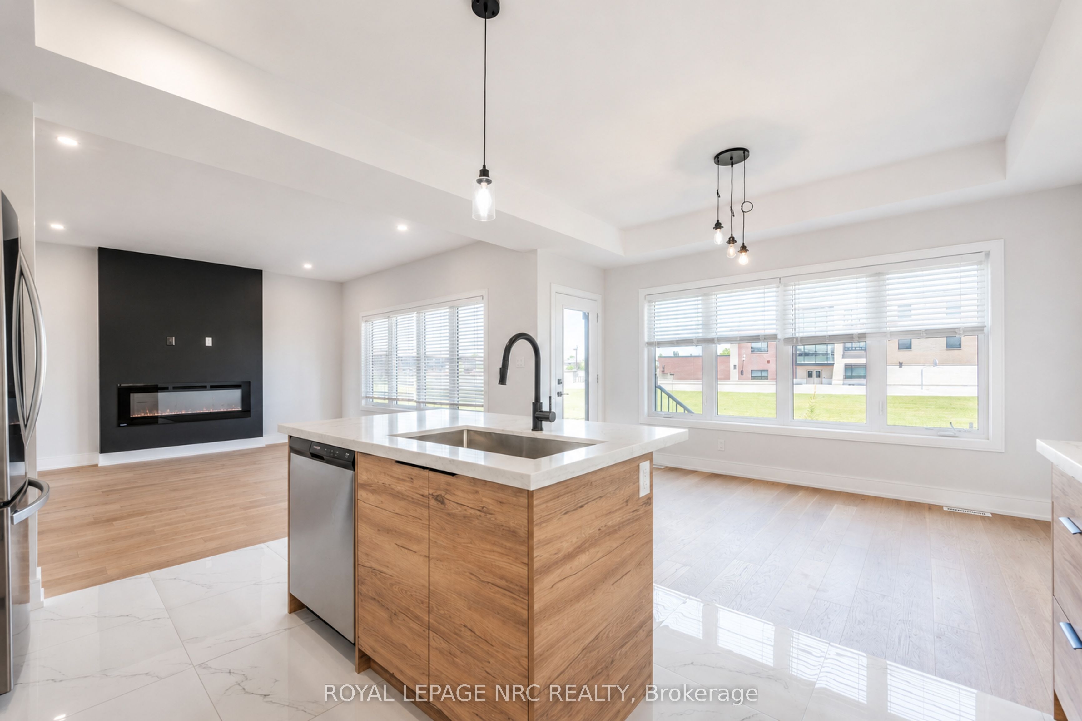 7384 Splendour Drive Property Photo 13