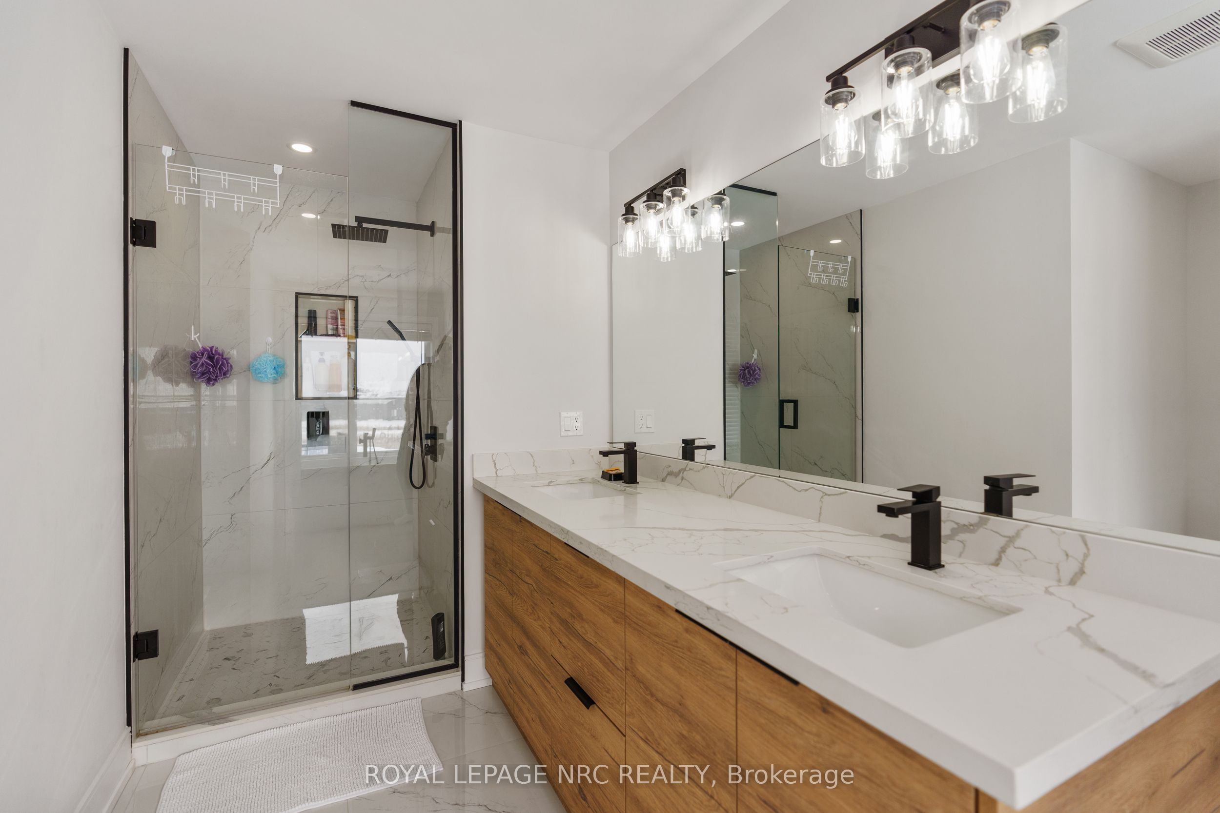 7384 Splendour Drive Property Photo 18